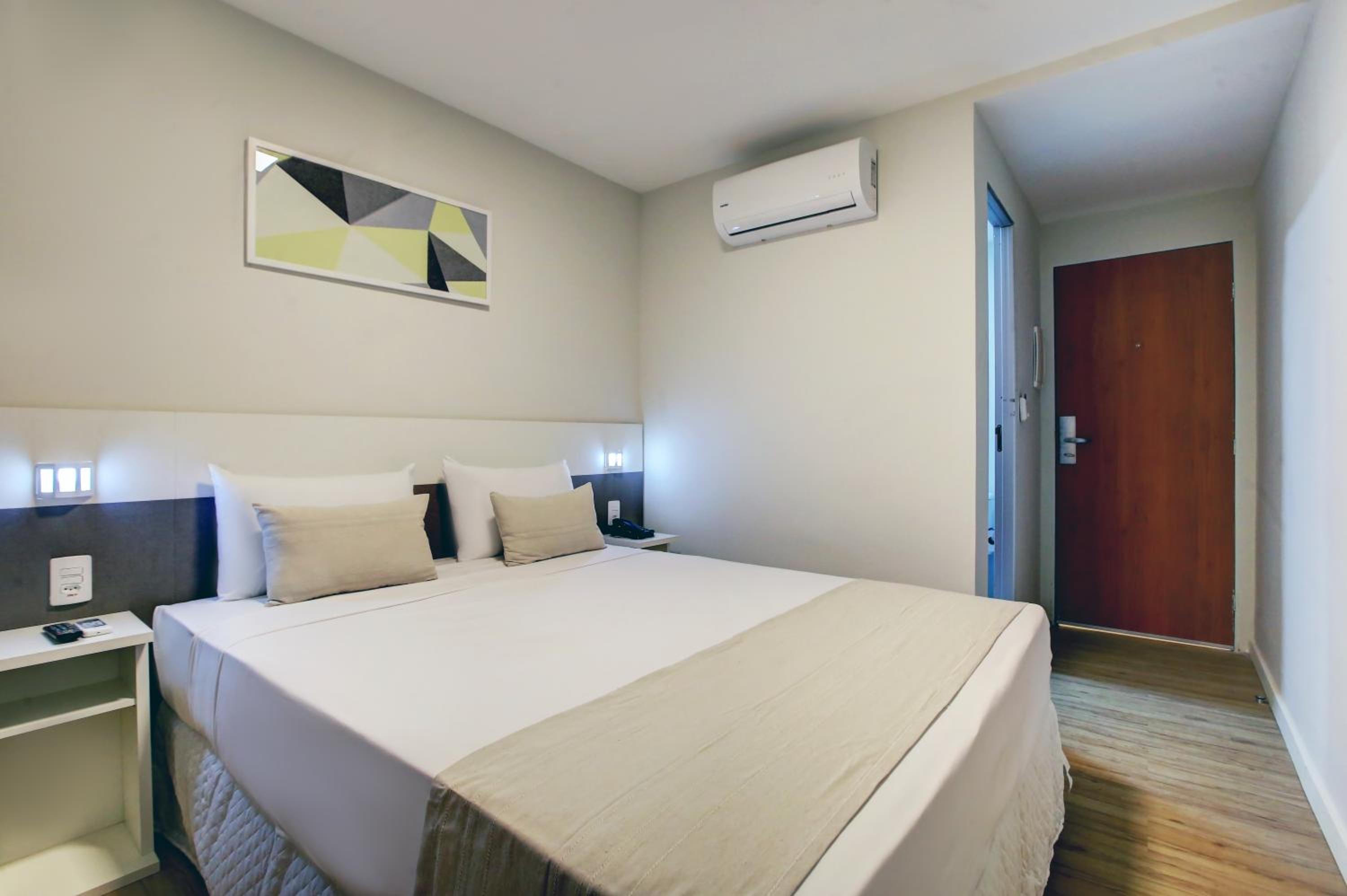 Standard Queen Room - Photo 5