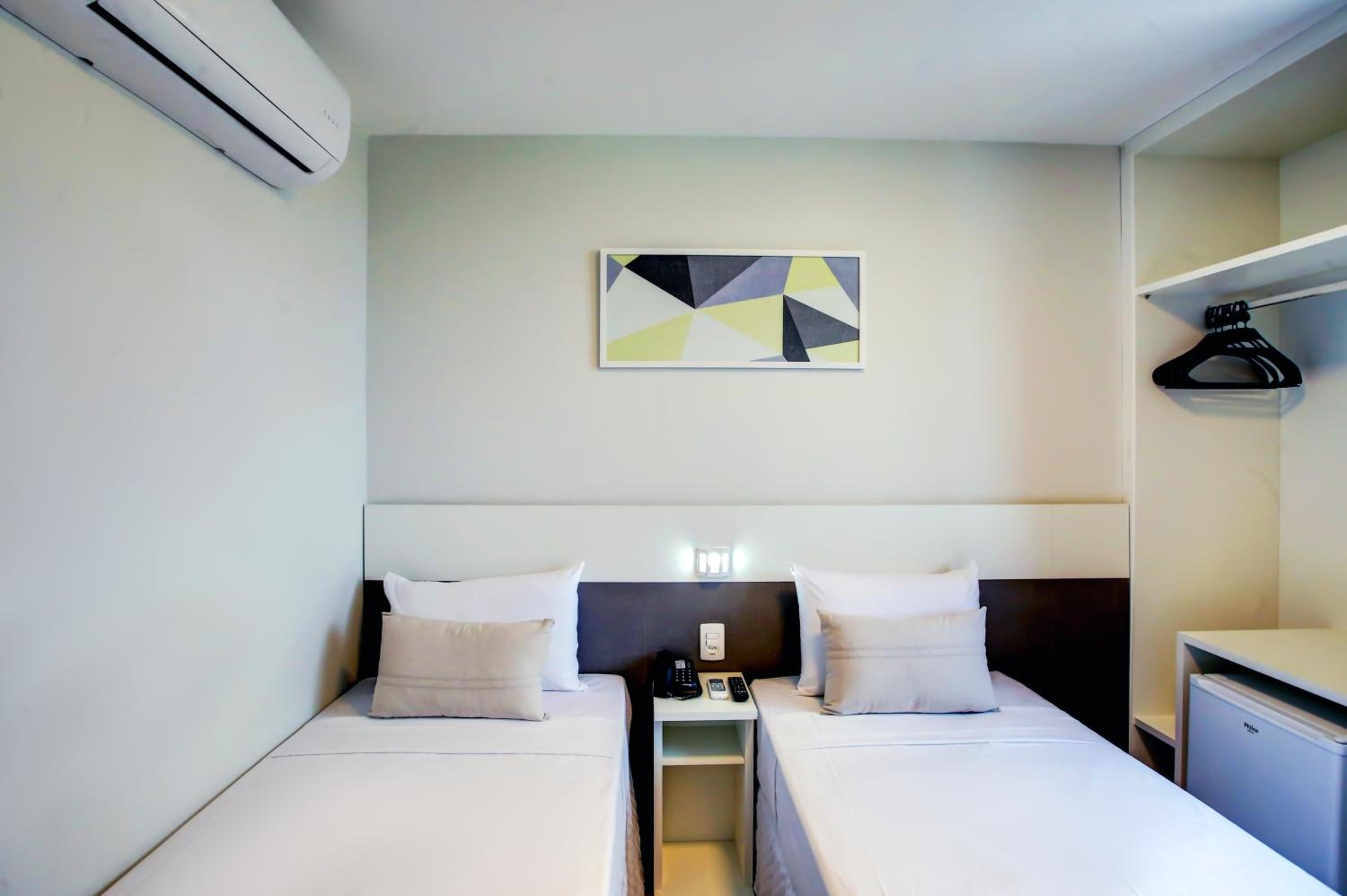 Standard Twin Room - Photo 2