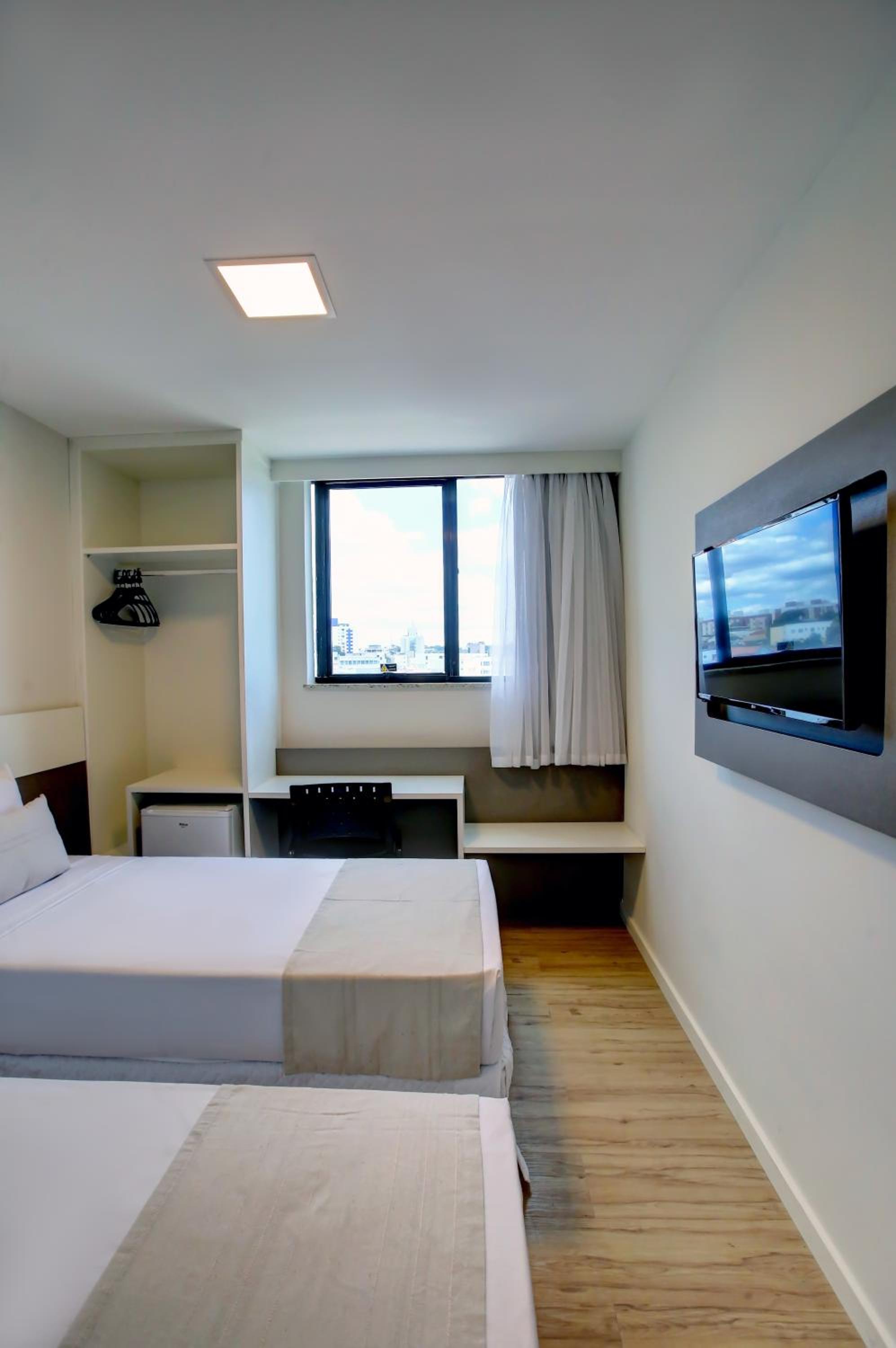 Standard Twin Room - Photo 1