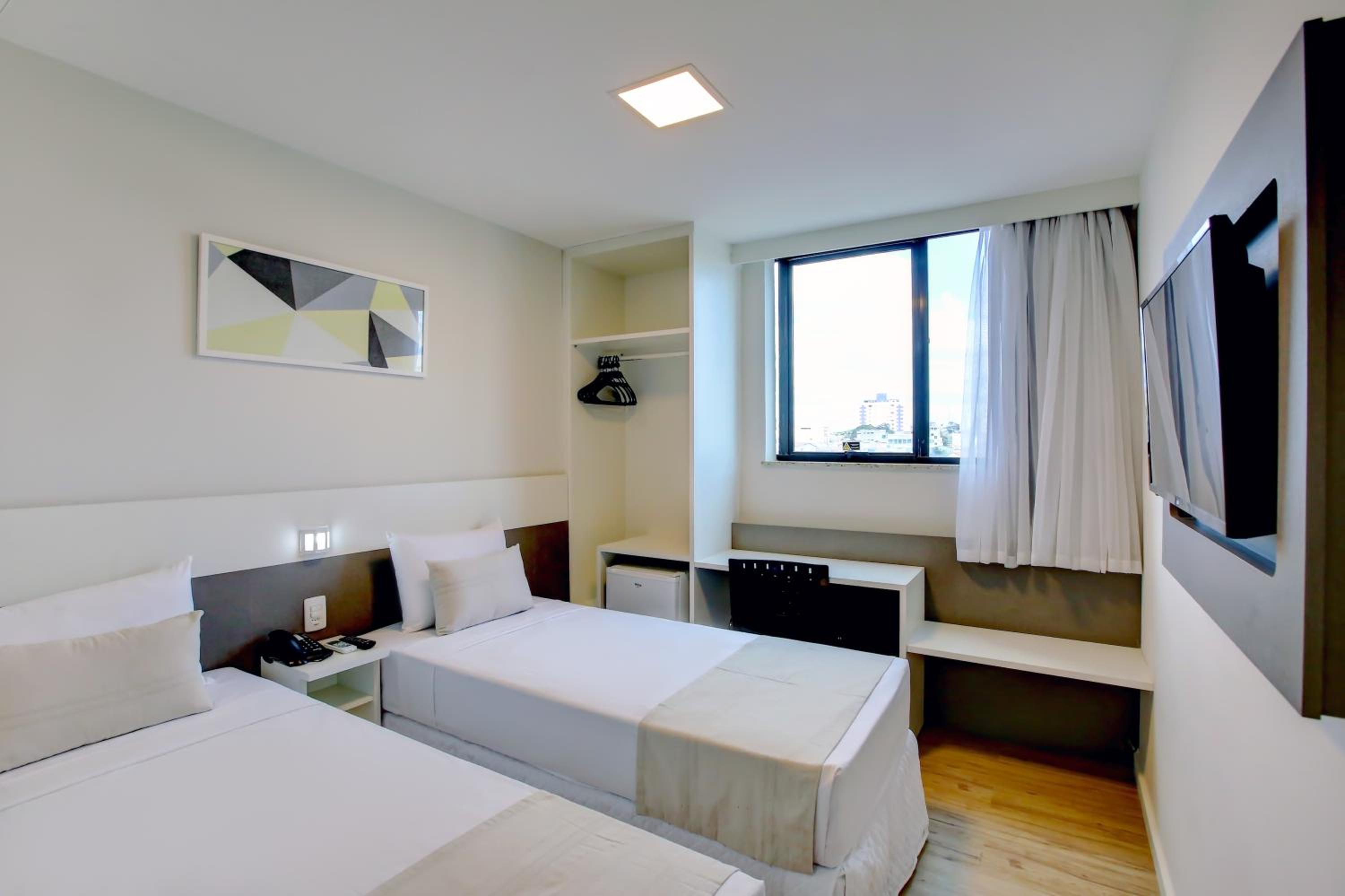 Standard Twin Room - Photo 4