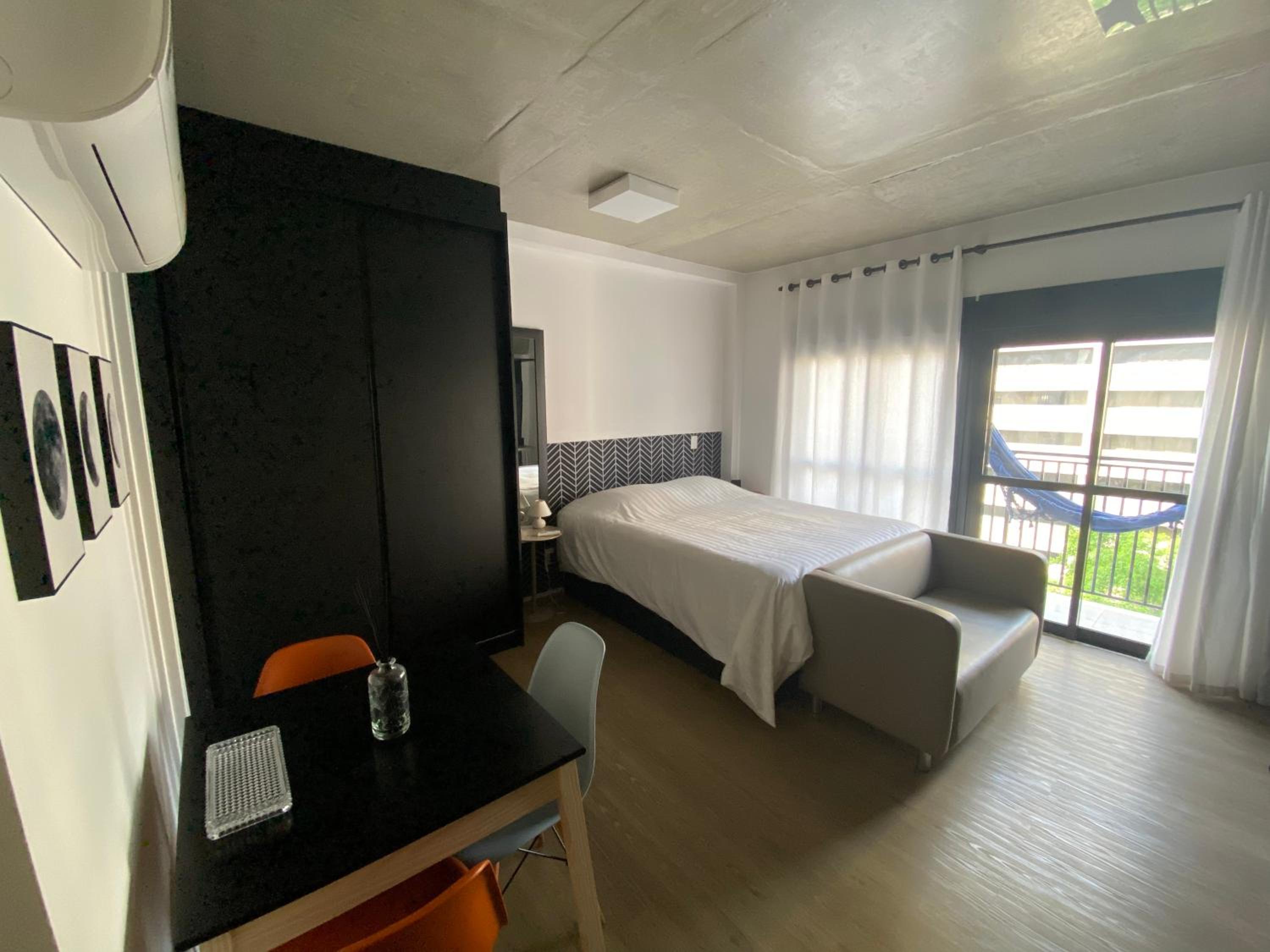 Studio Apartment - Photo 27