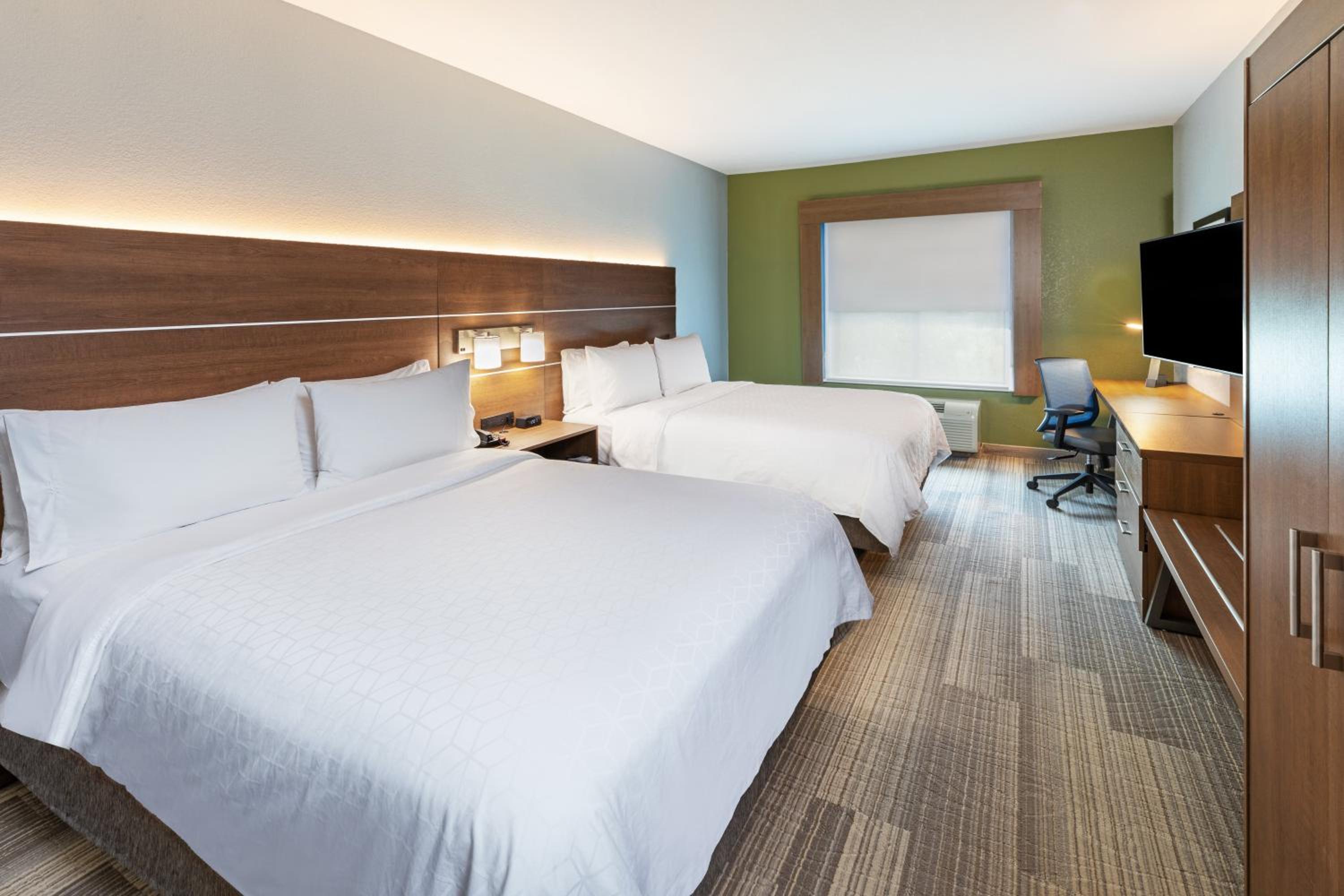 Standard Room with Two Queen Beds - Photo 1