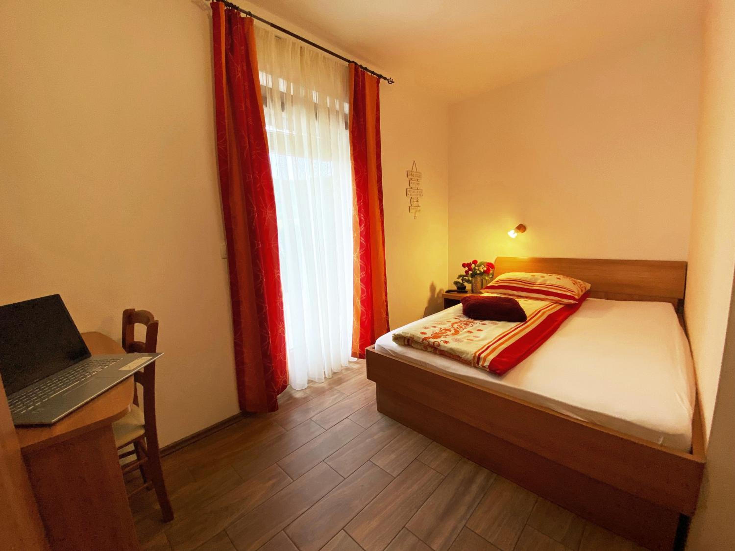 Single Room photo 3