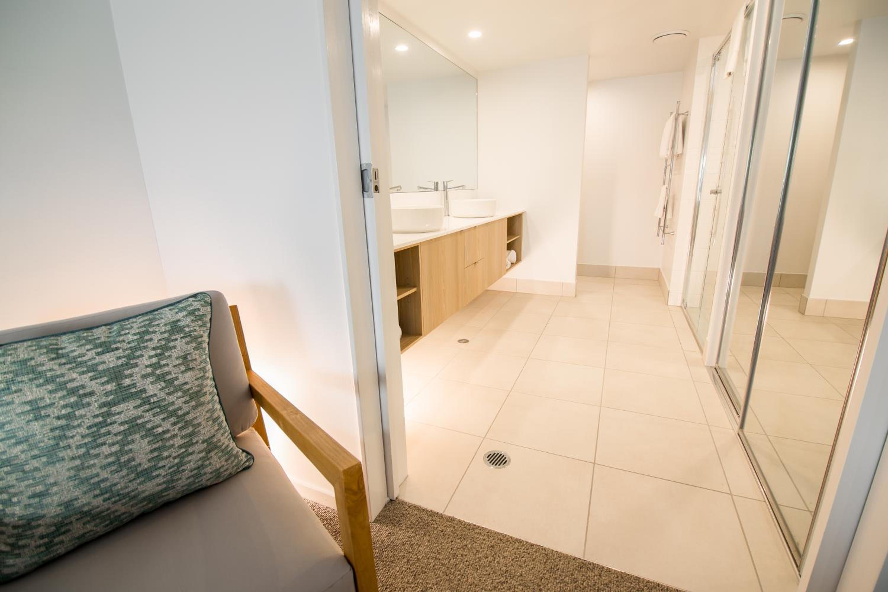 Three-Bedroom Deluxe Apartment photo 2