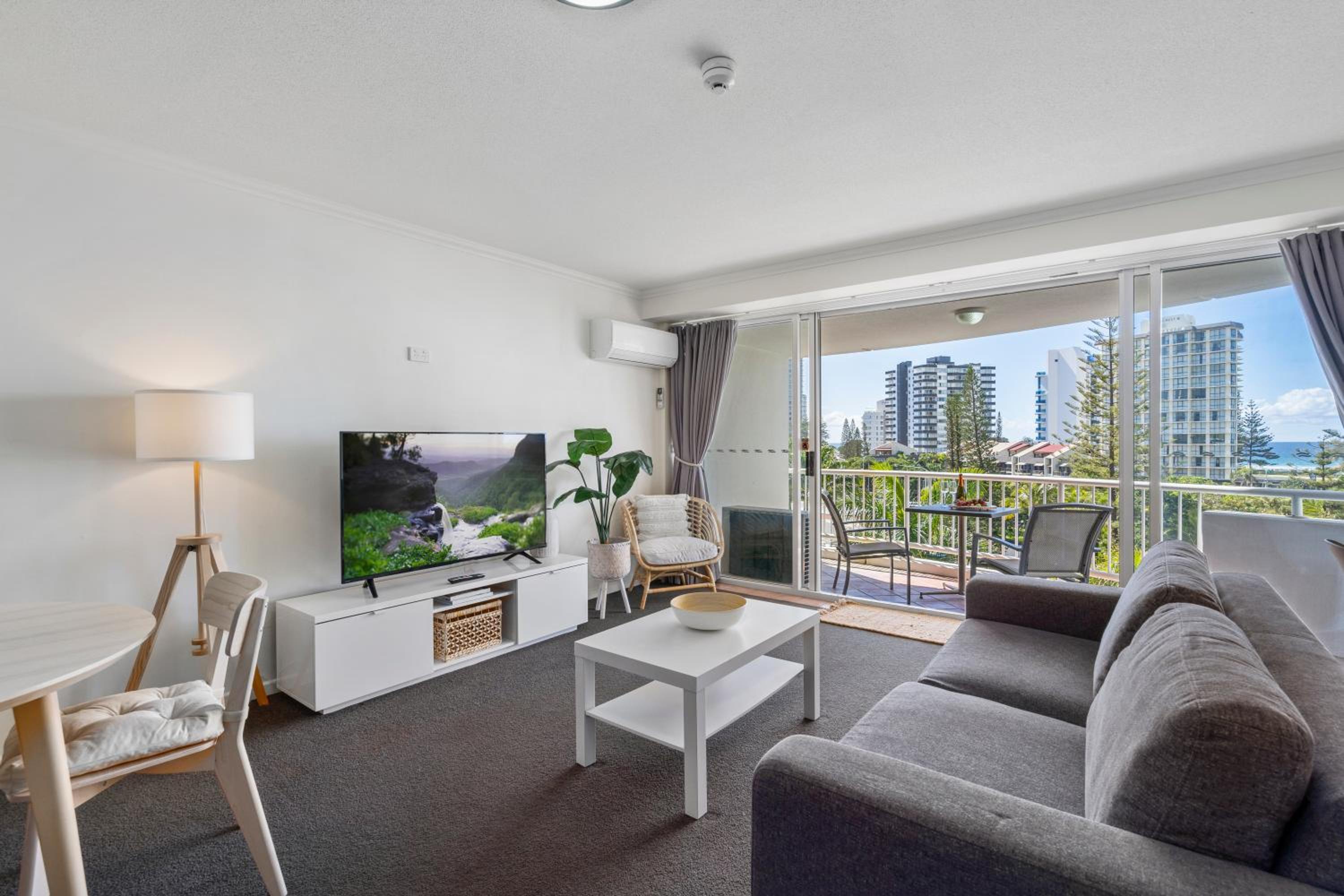 Standard One-Bedroom Suite - Photo 2