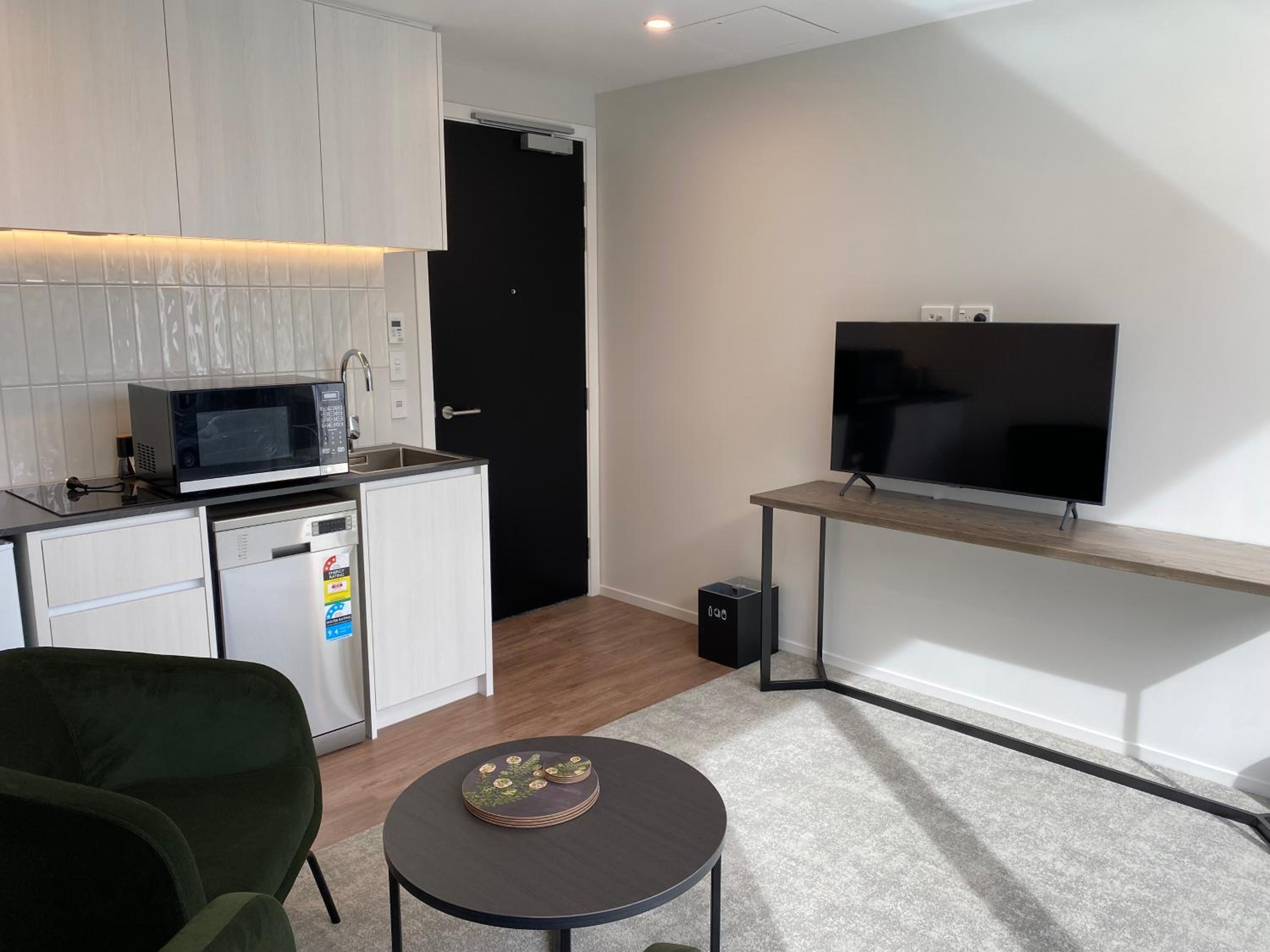 One-Bedroom King Suite - Photo 3