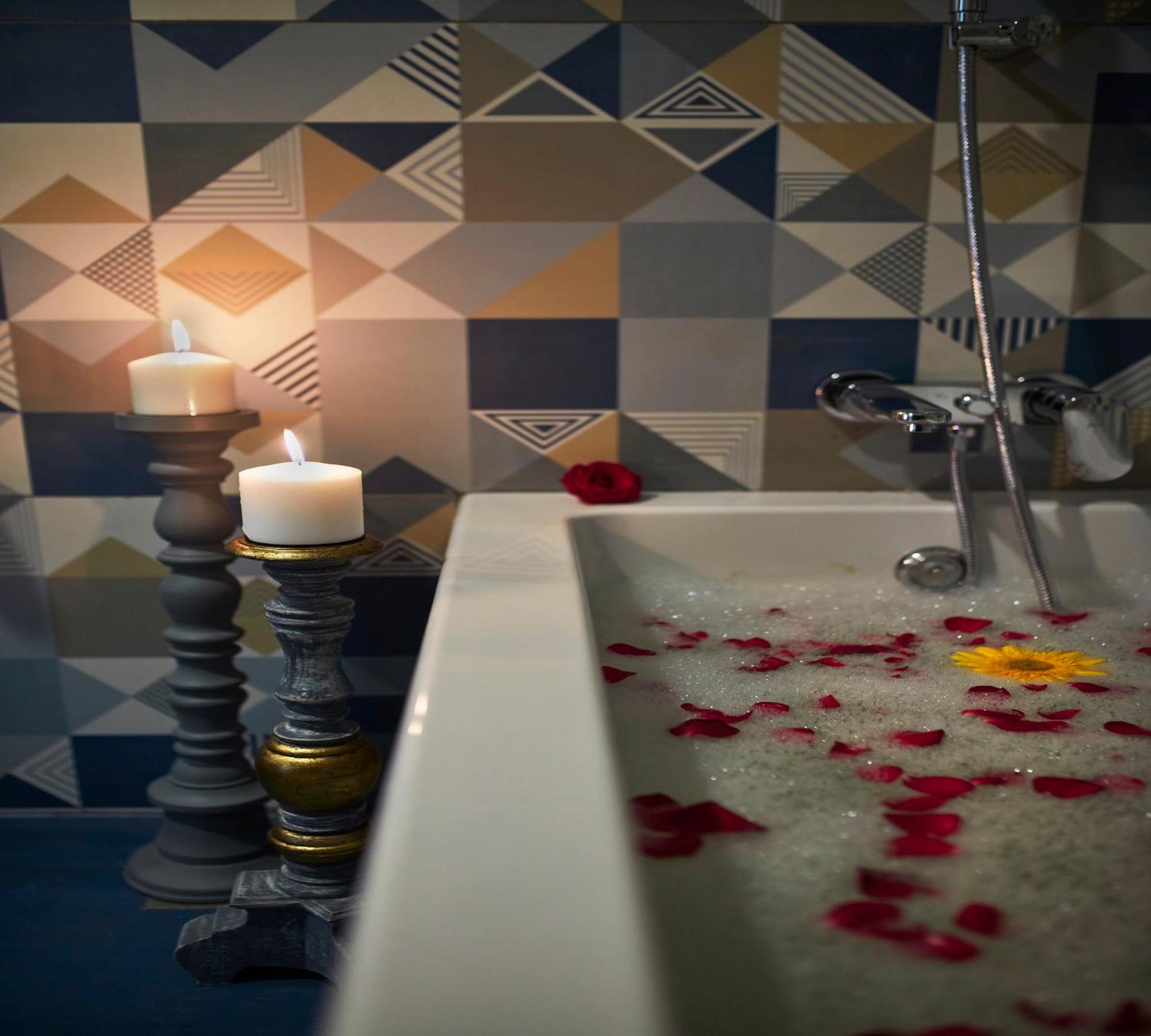 Luxury Suite - Photo 3