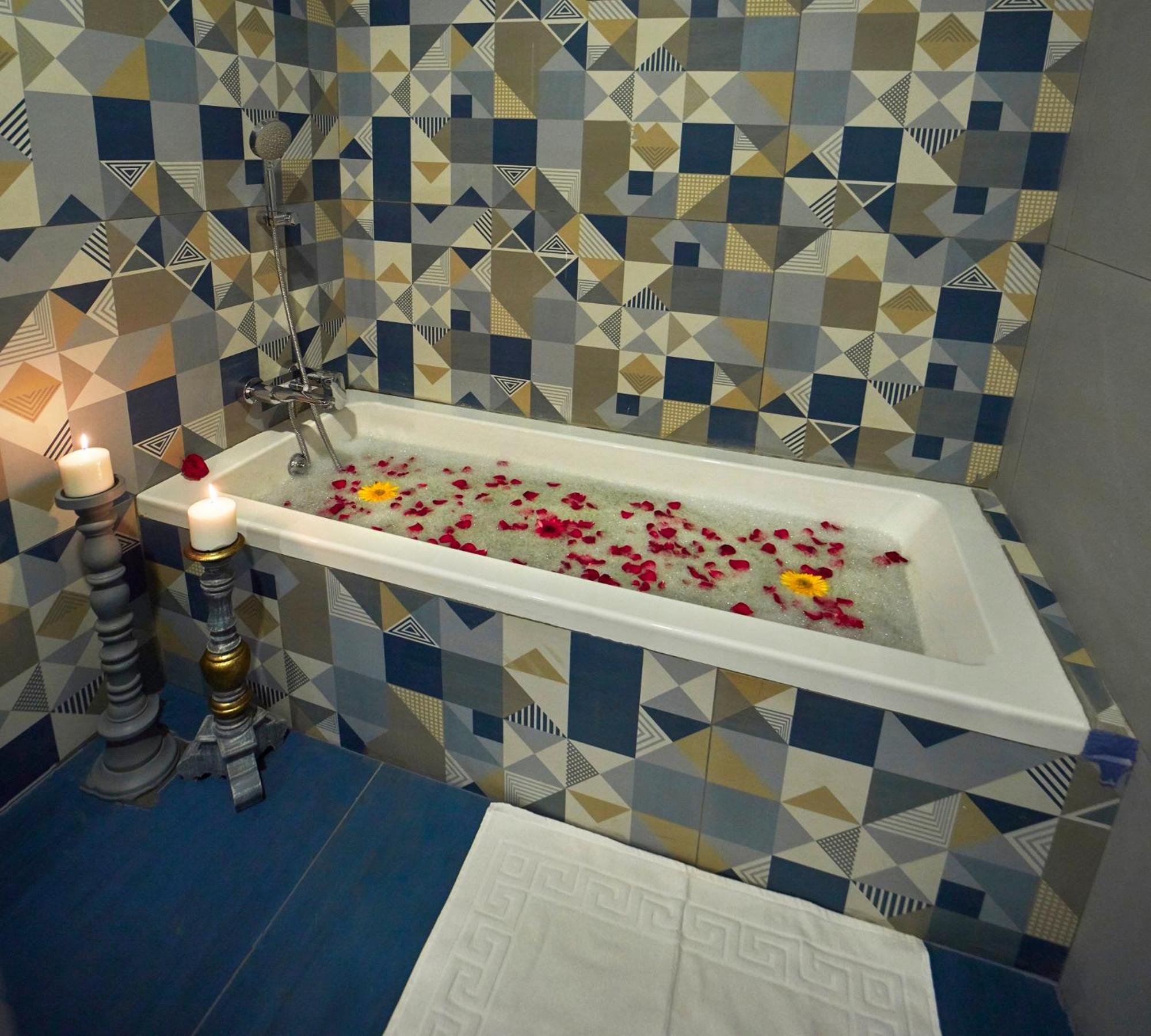 Luxury Suite - Photo 4