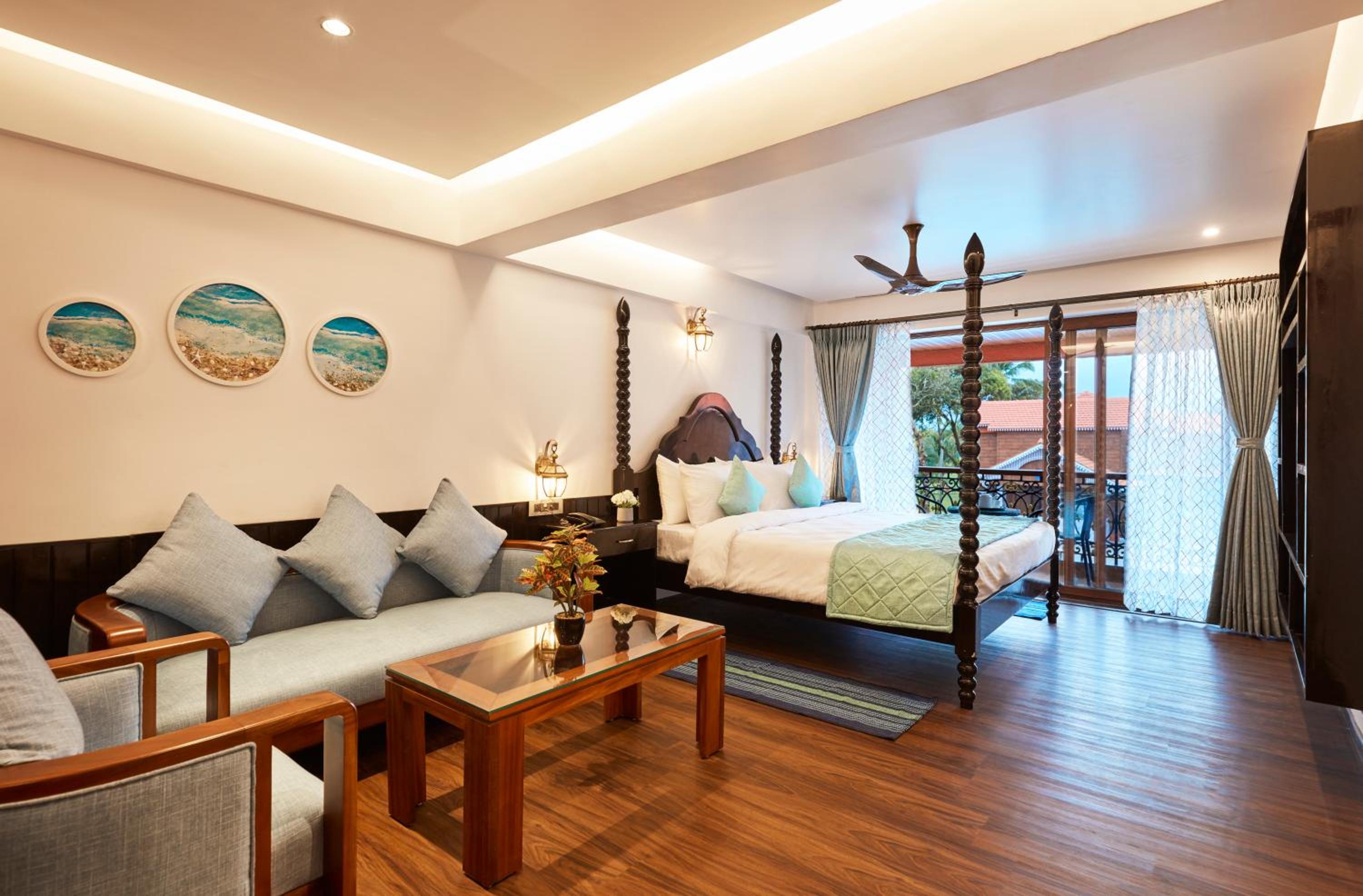 Pool Facing Suite - Photo 7