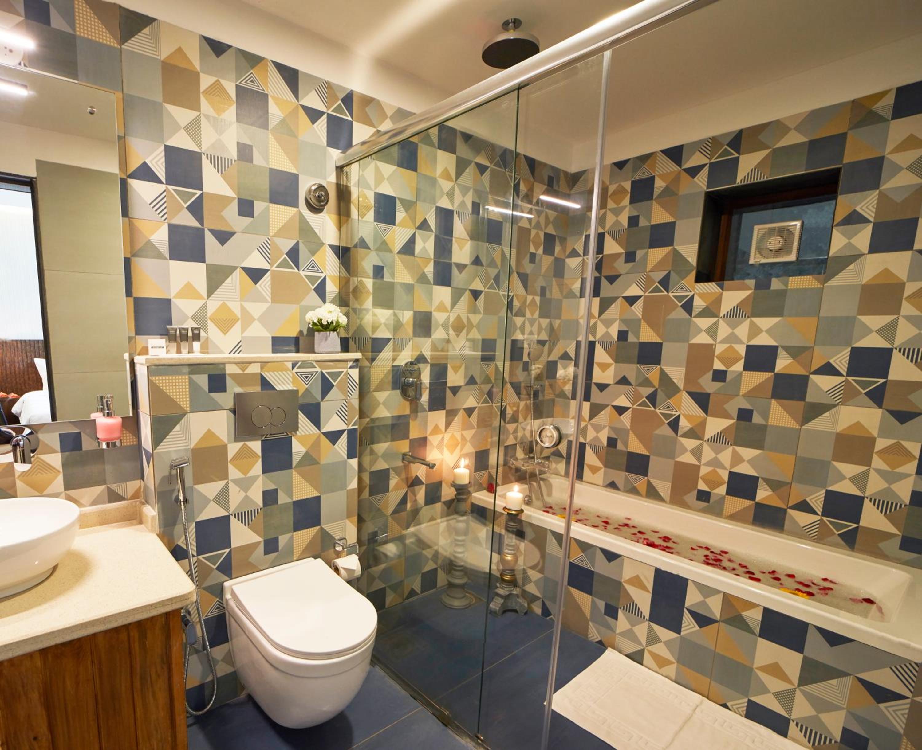 Luxury Suite - Photo 8