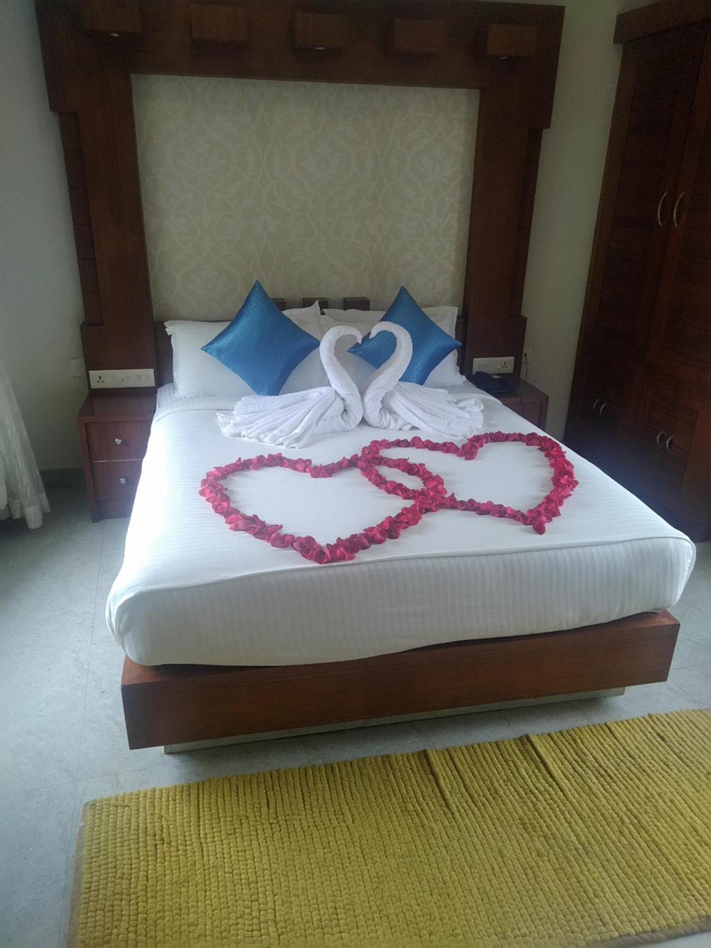Grande Honeymoon Suite photo 1