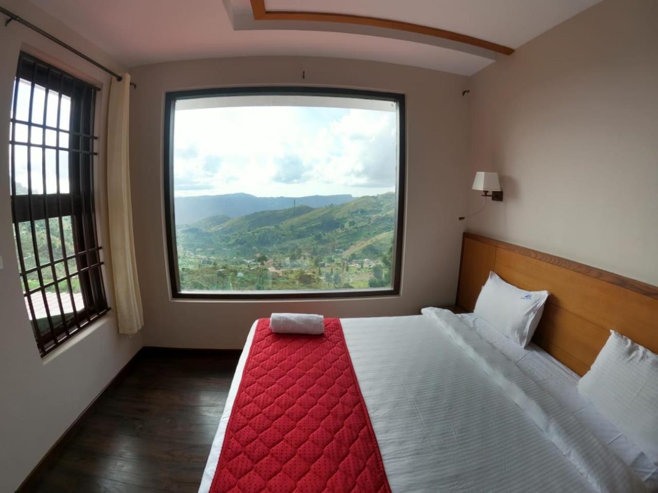 Suite with Mountain View - Photo 4