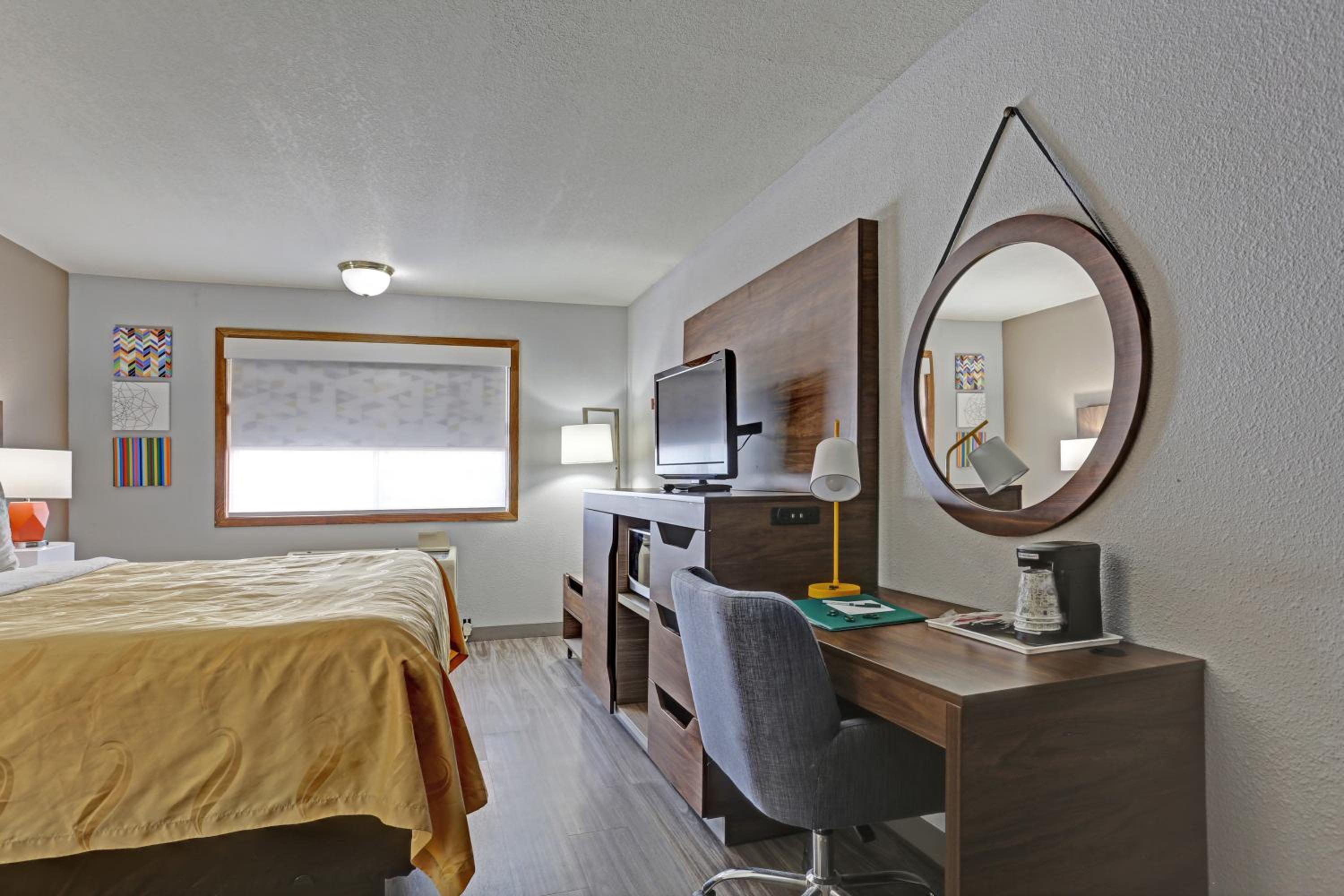 King Room - Accessible/Non-Smoking photo 2