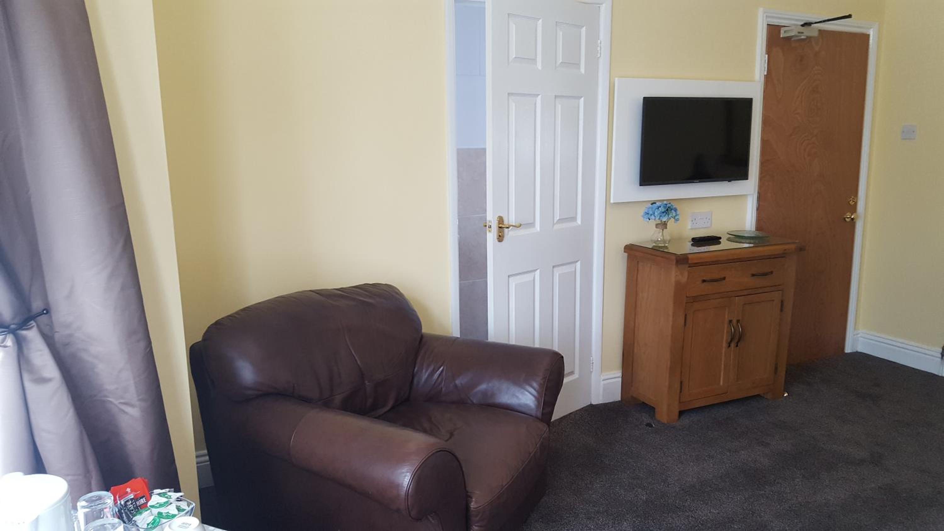 Family Room with Private Bathroom - Photo 14
