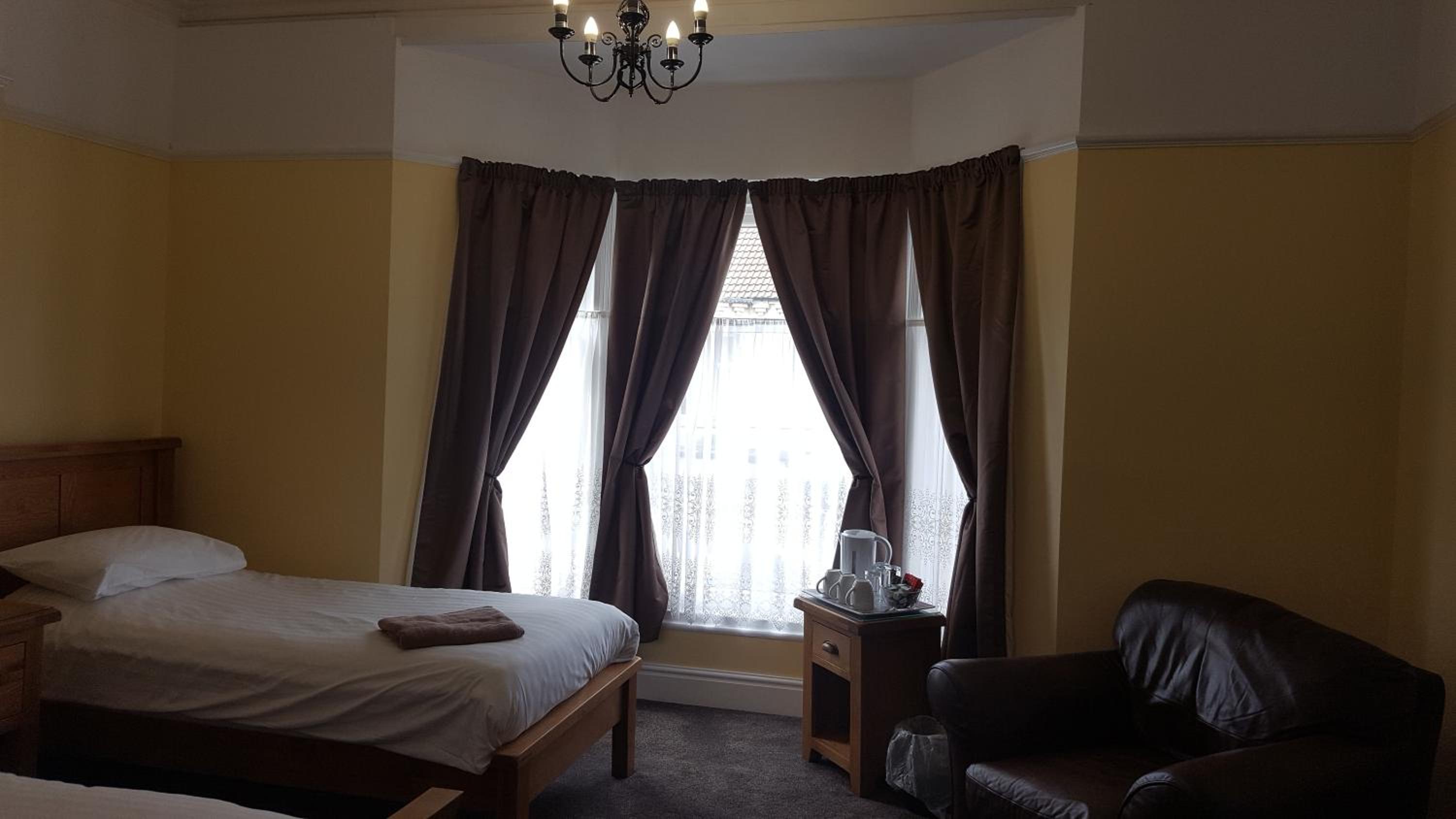 Family Room with Private Bathroom - Photo 2