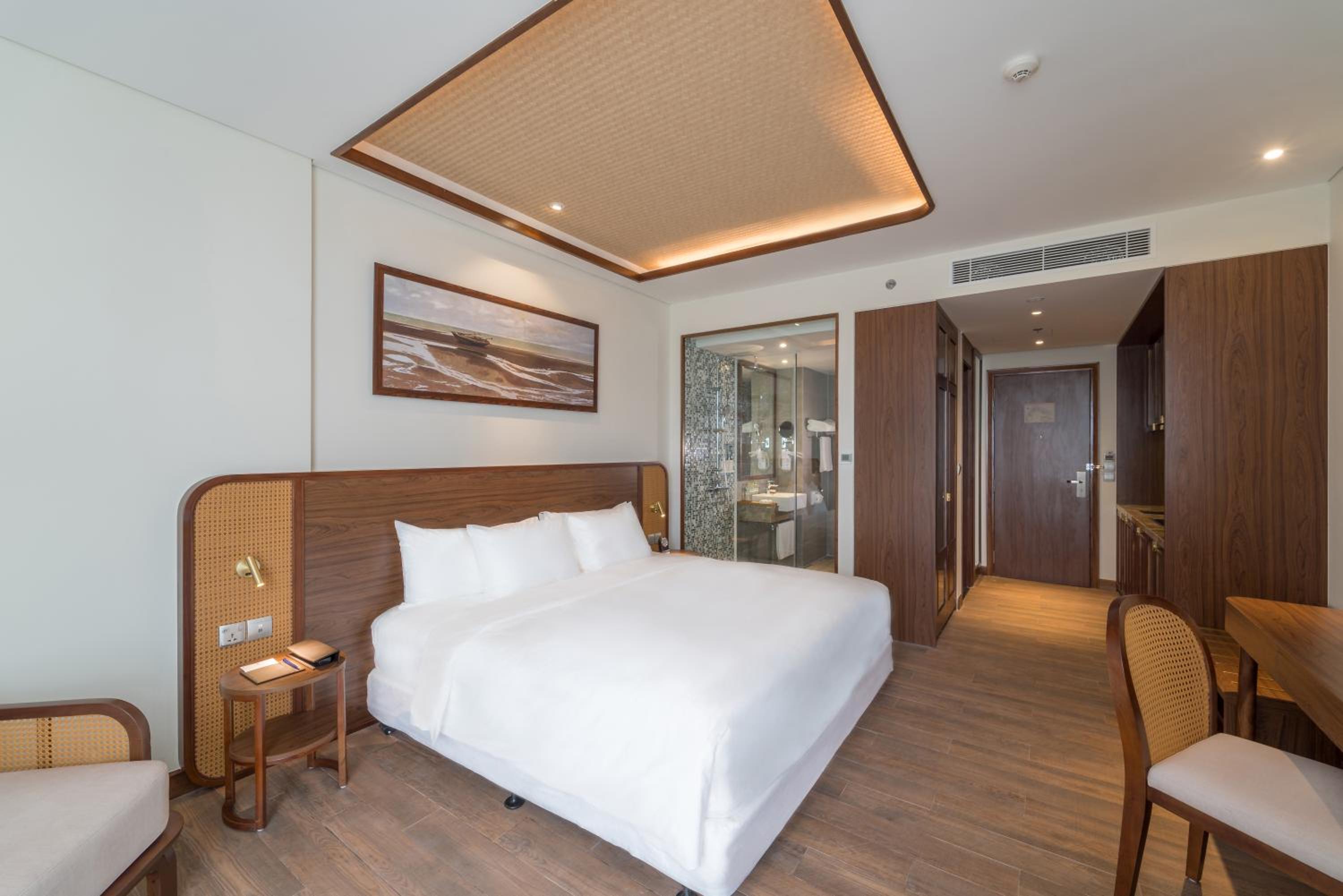 Premier King Room with Balcony and Partial Sea View