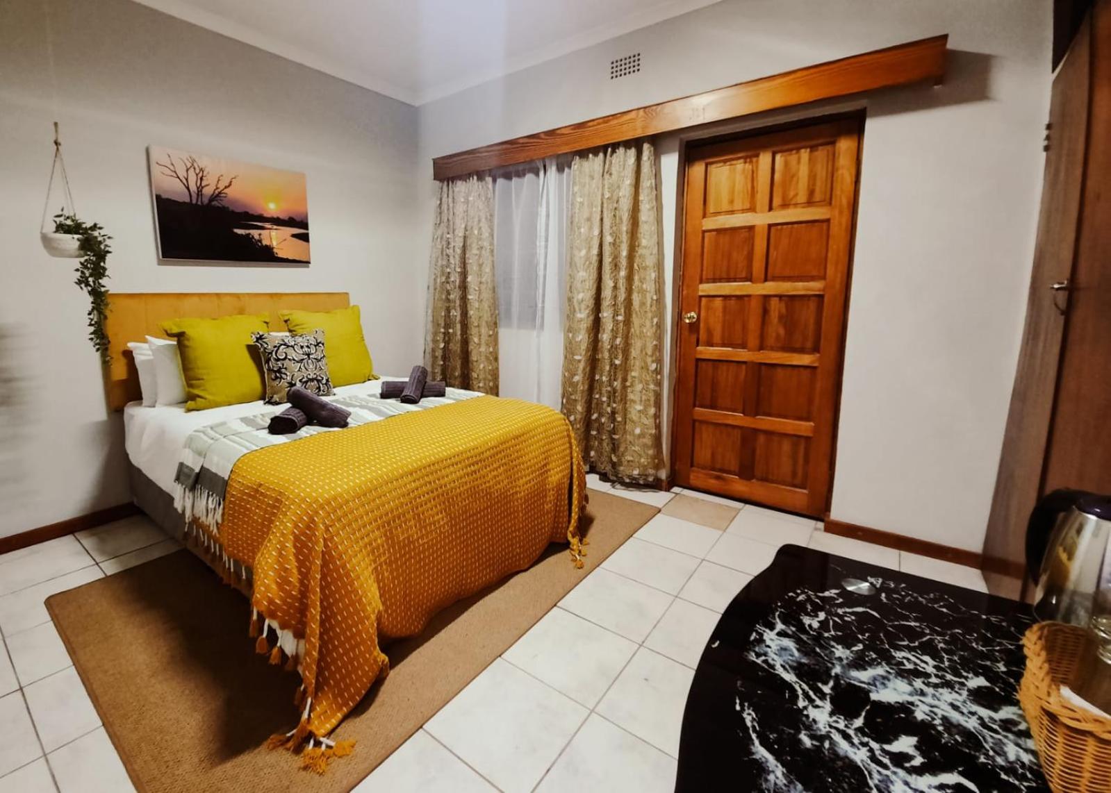 Standard Double Room - Photo 8