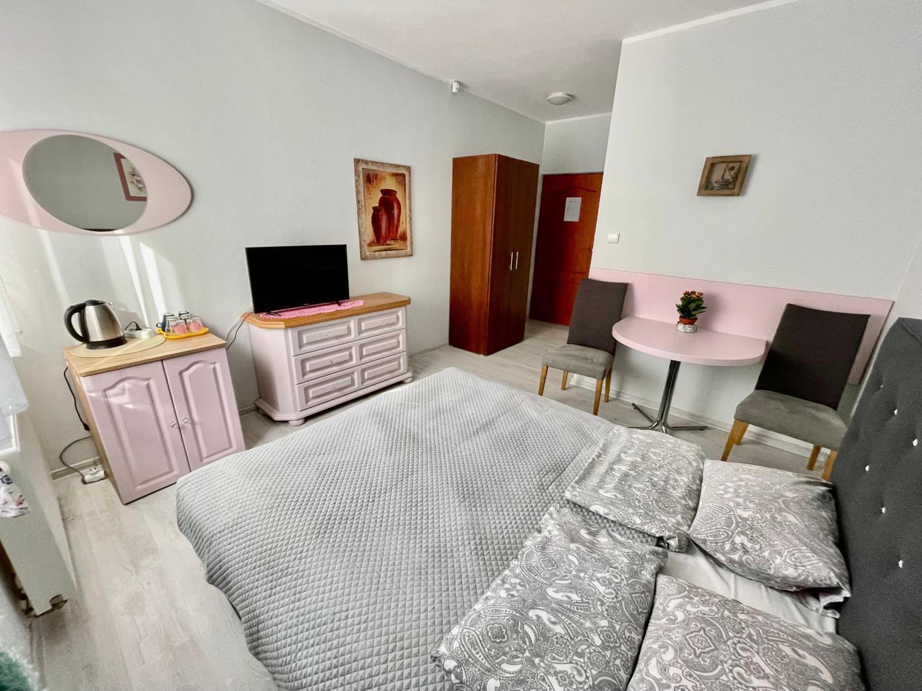 Standard King Room photo 2