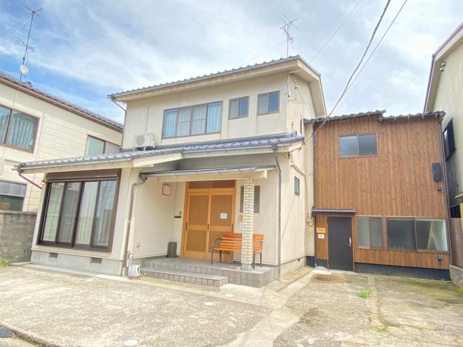Three-Bedroom with Large Bathroom - Photo 16