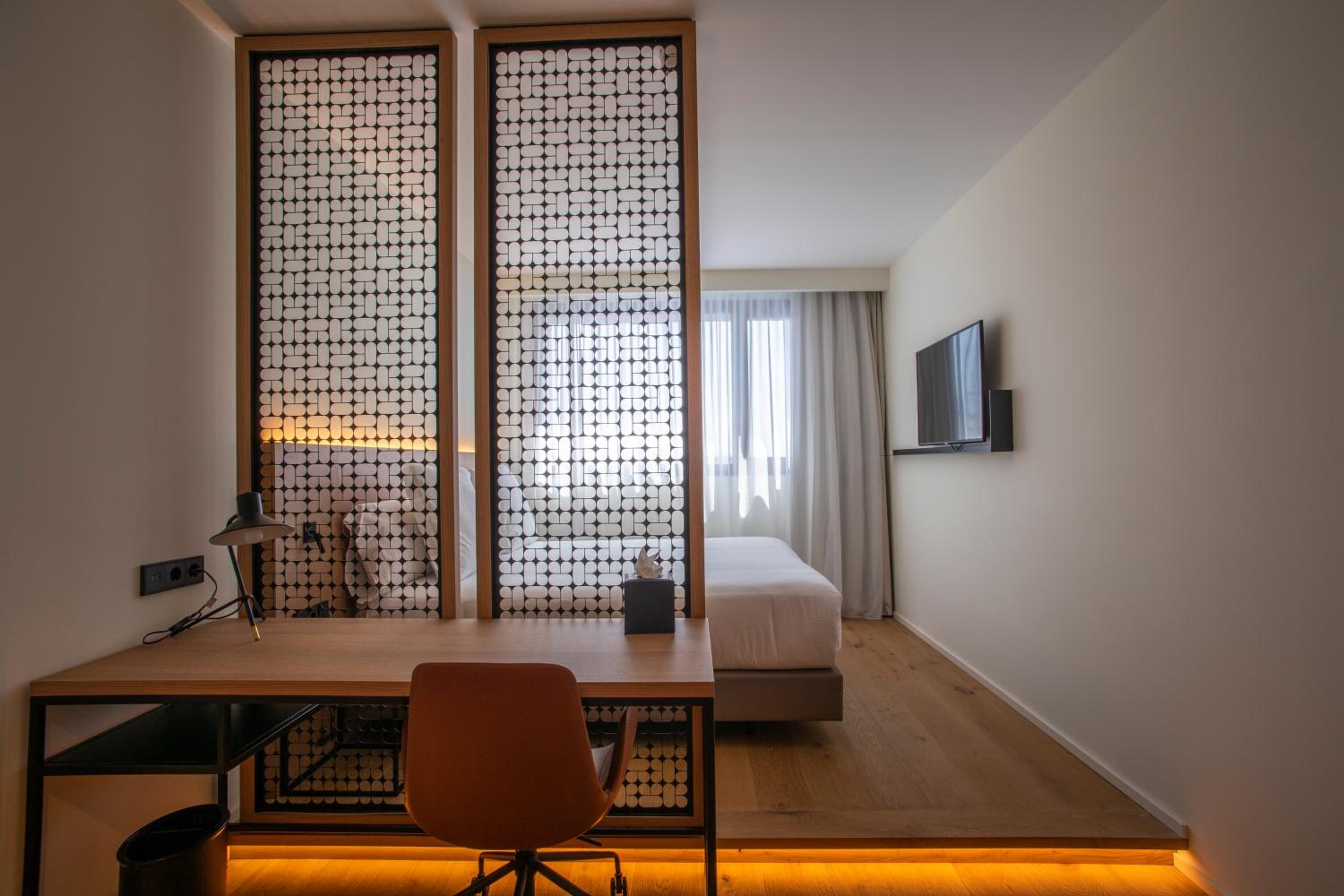 Executive King Room with Pool View