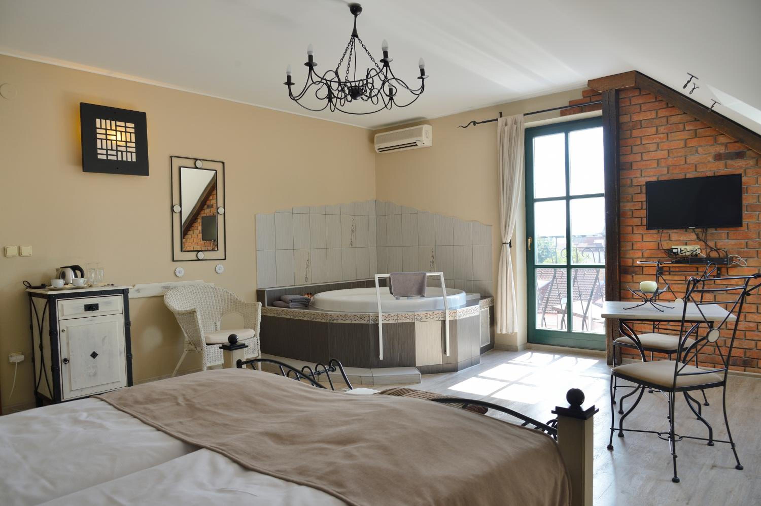 Double Room with Spa Bath photo 3