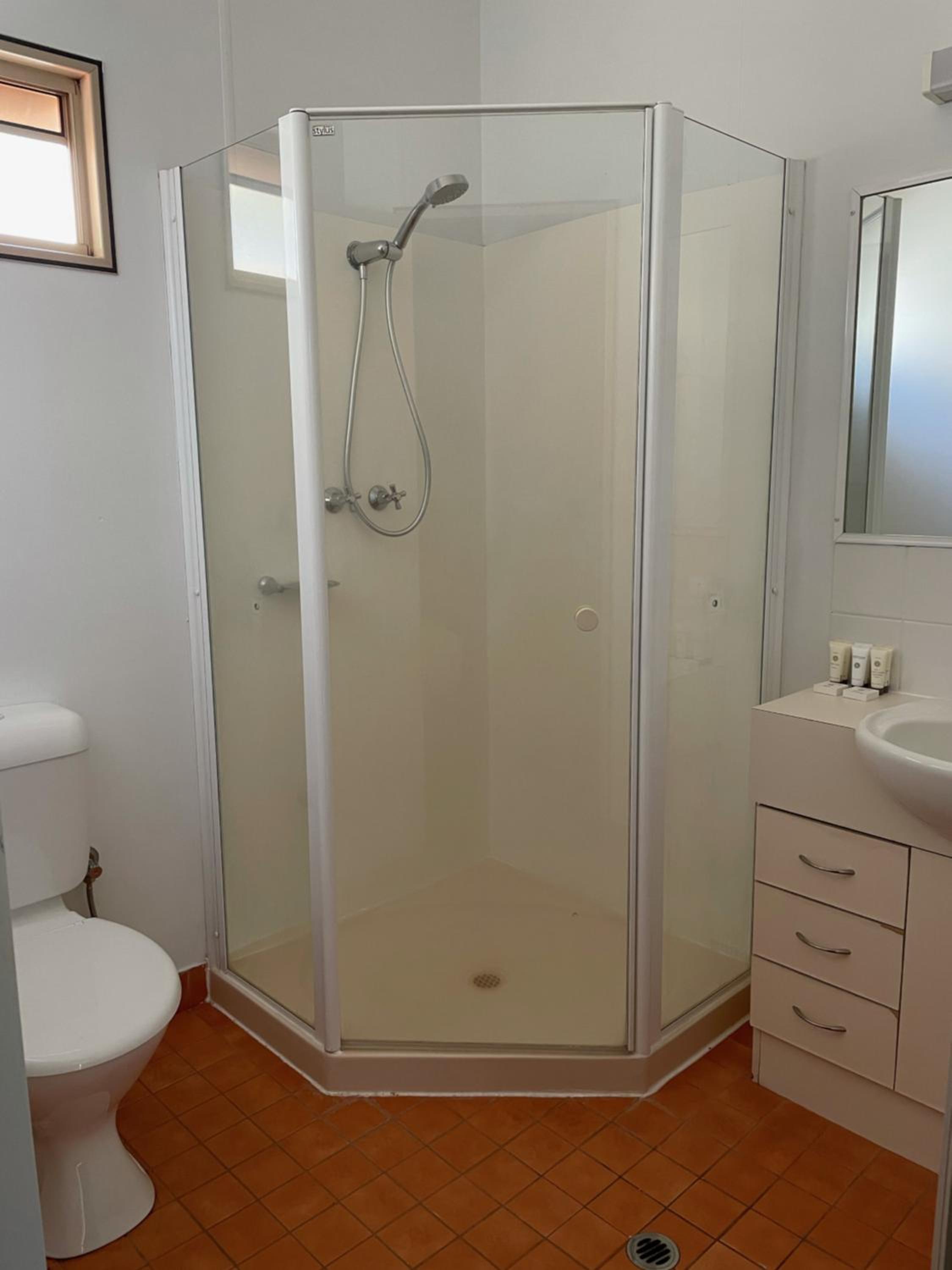 Budget Queen Room photo 2