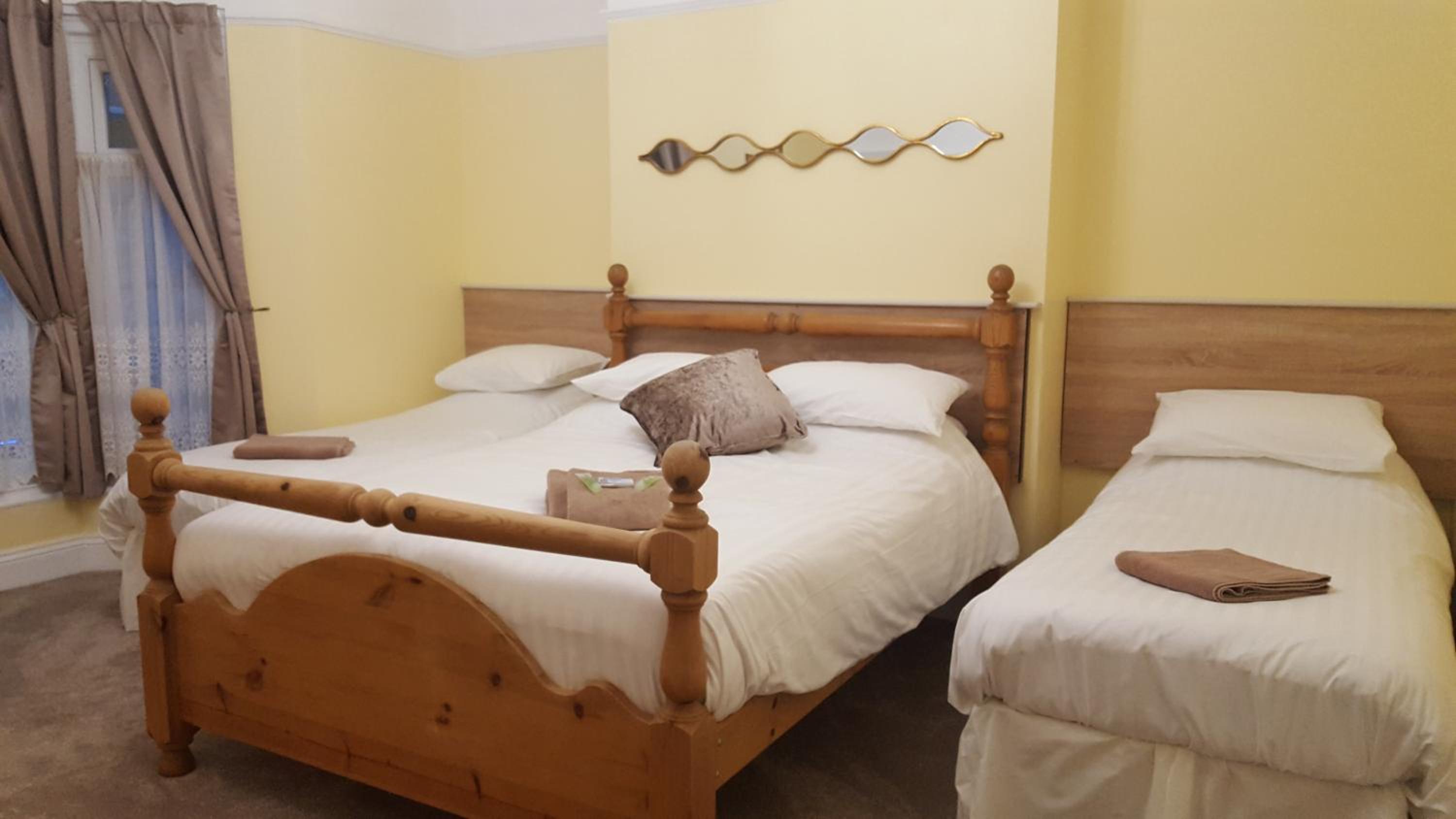 Family Room with Bathroom - Photo 2