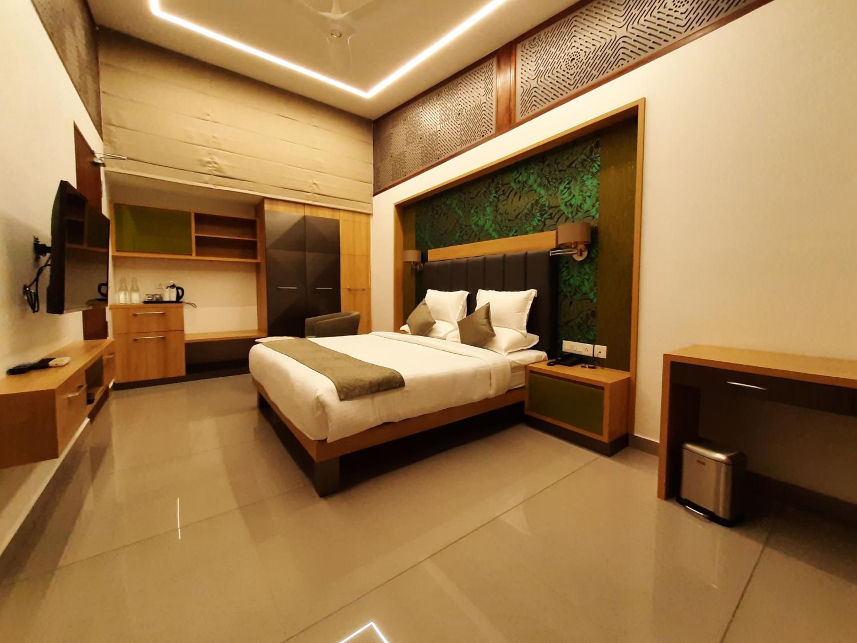 Suite with Garden View - Photo 2