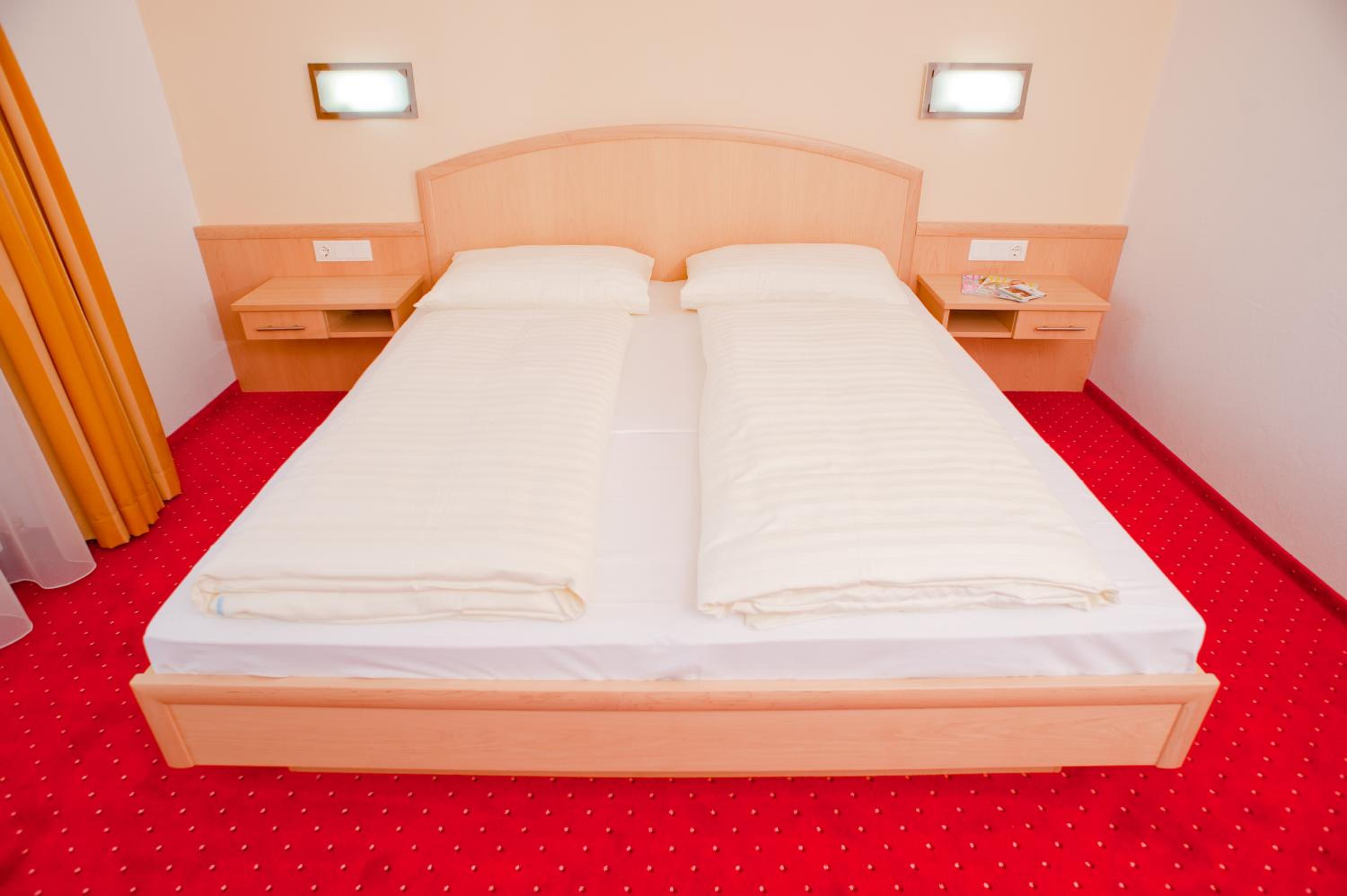 Economy Double Room photo 3