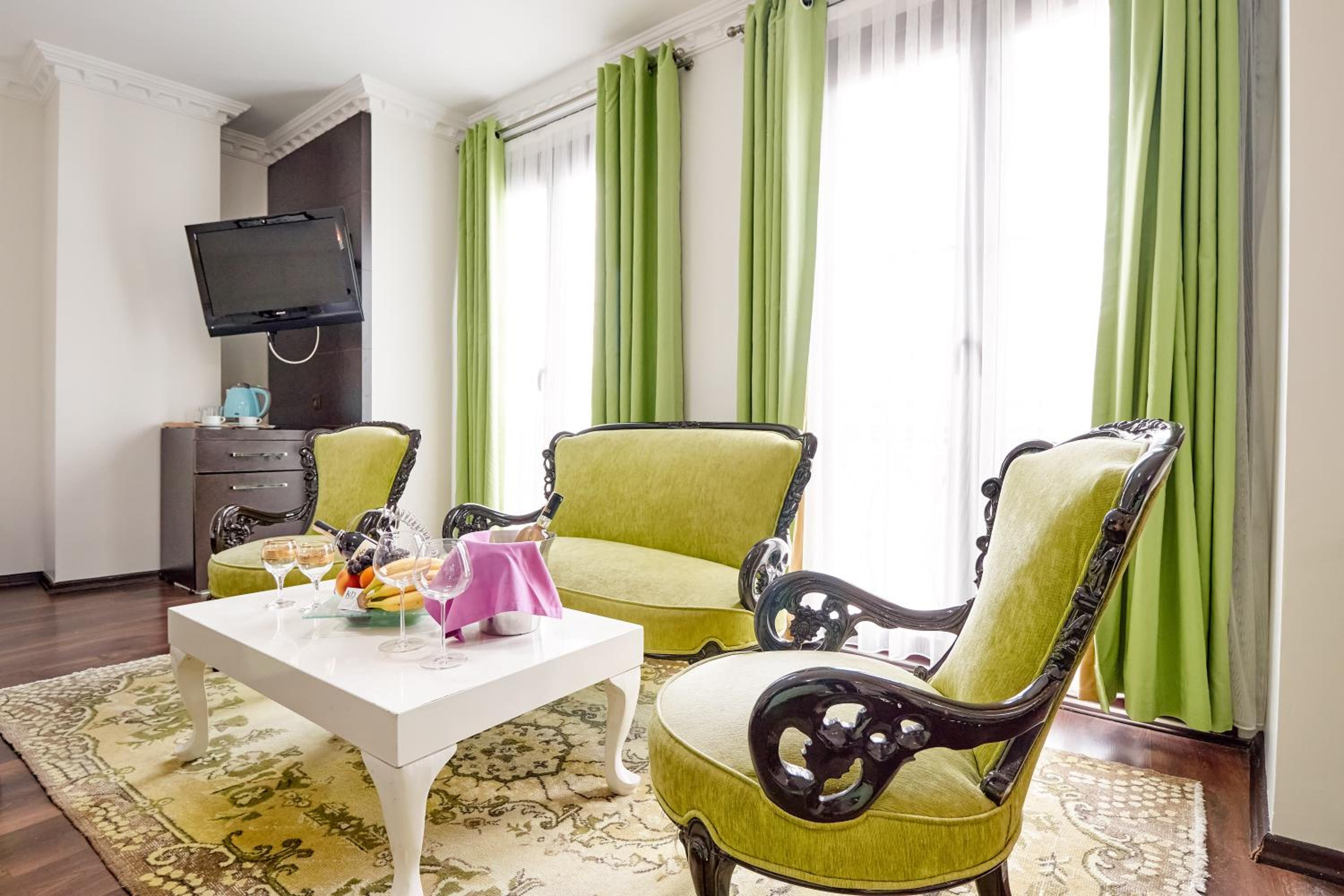 Family Room photo 3