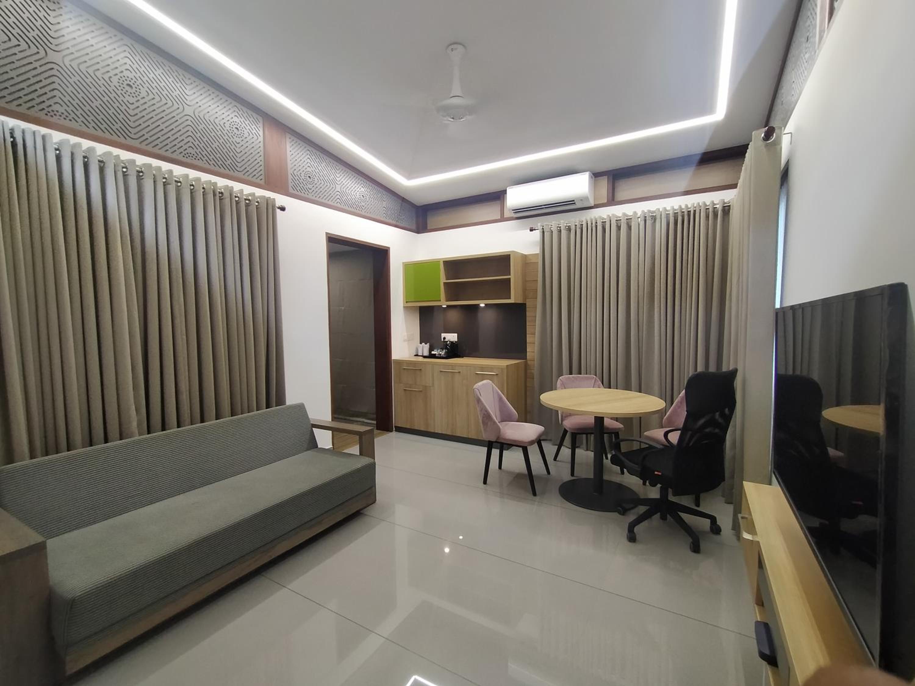 Suite with Lake View - Photo 2