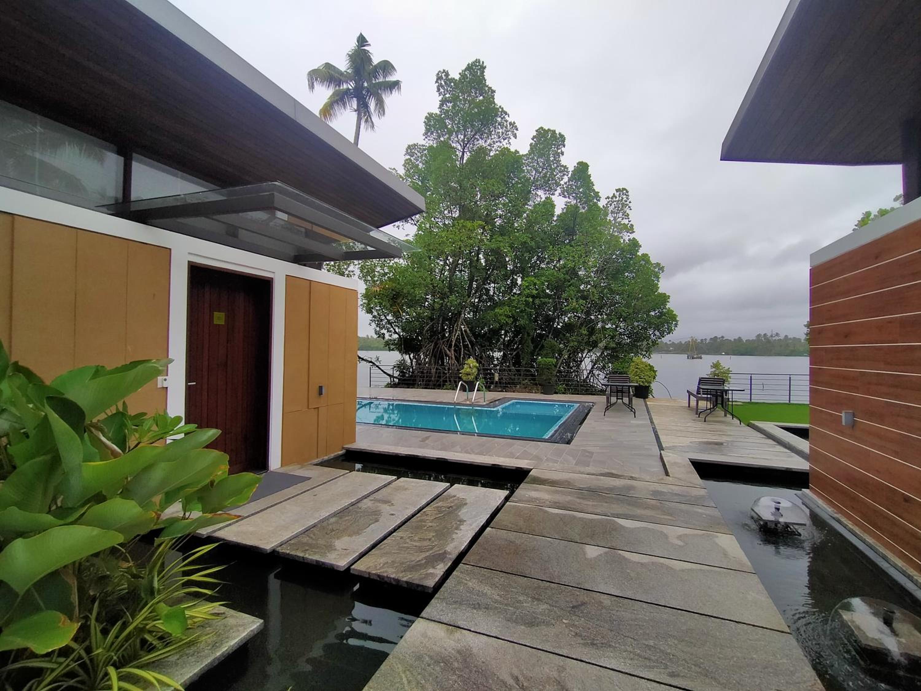 Suite with Lake View - Photo 4