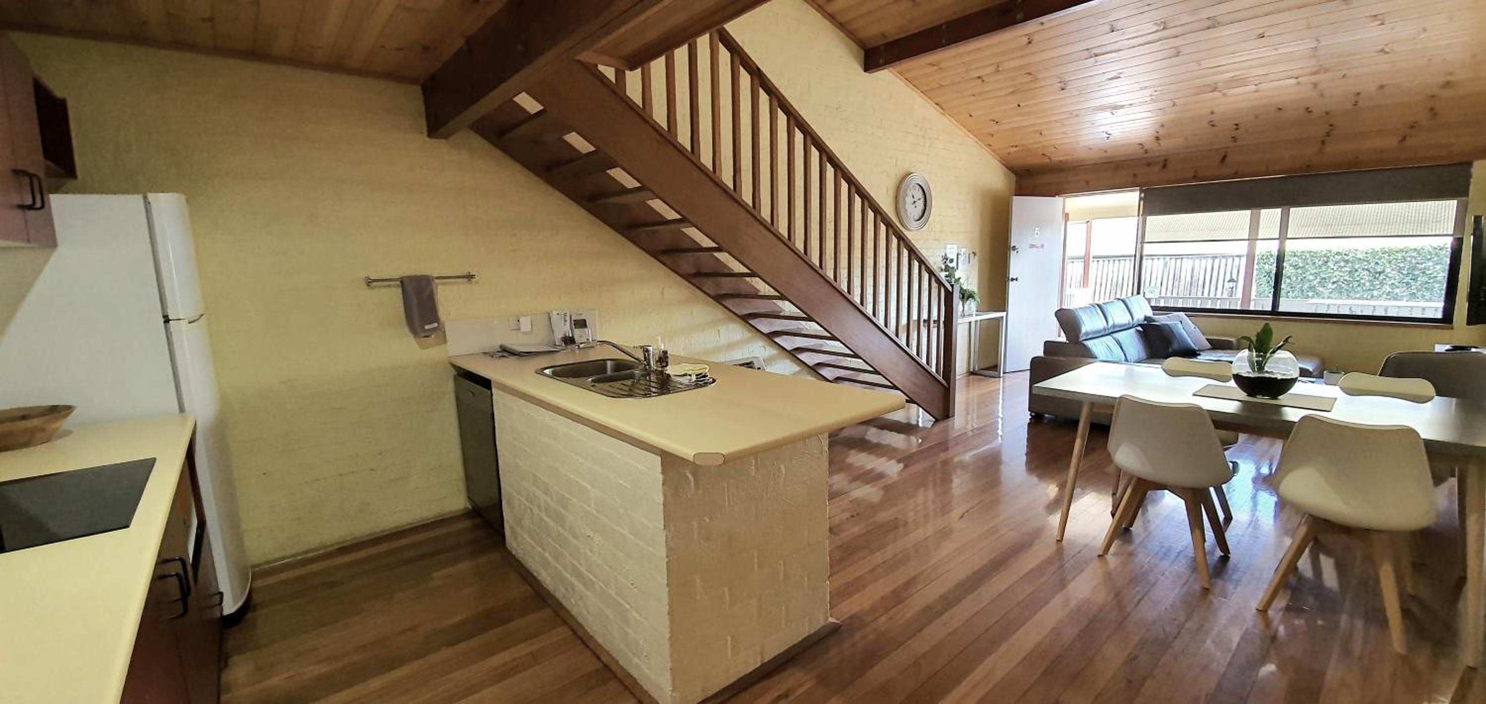 Loft Apartment with Spa Bath photo 2