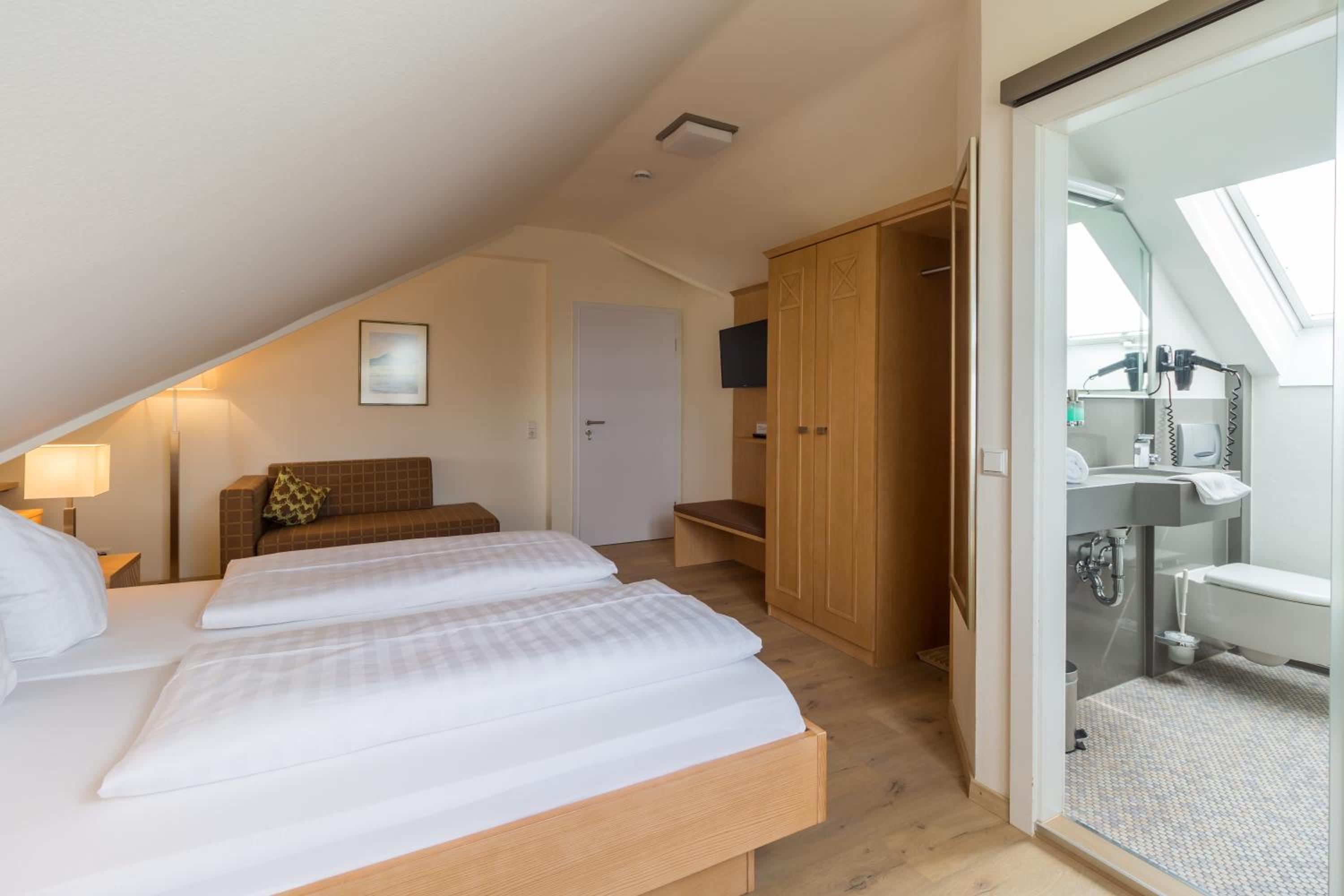Large Double Room photo 2