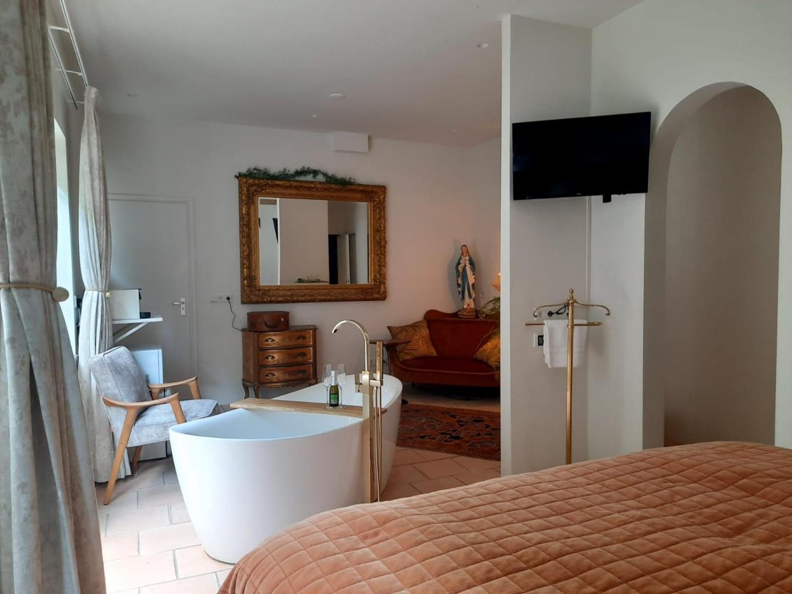 Suite with Terrace - Photo 2