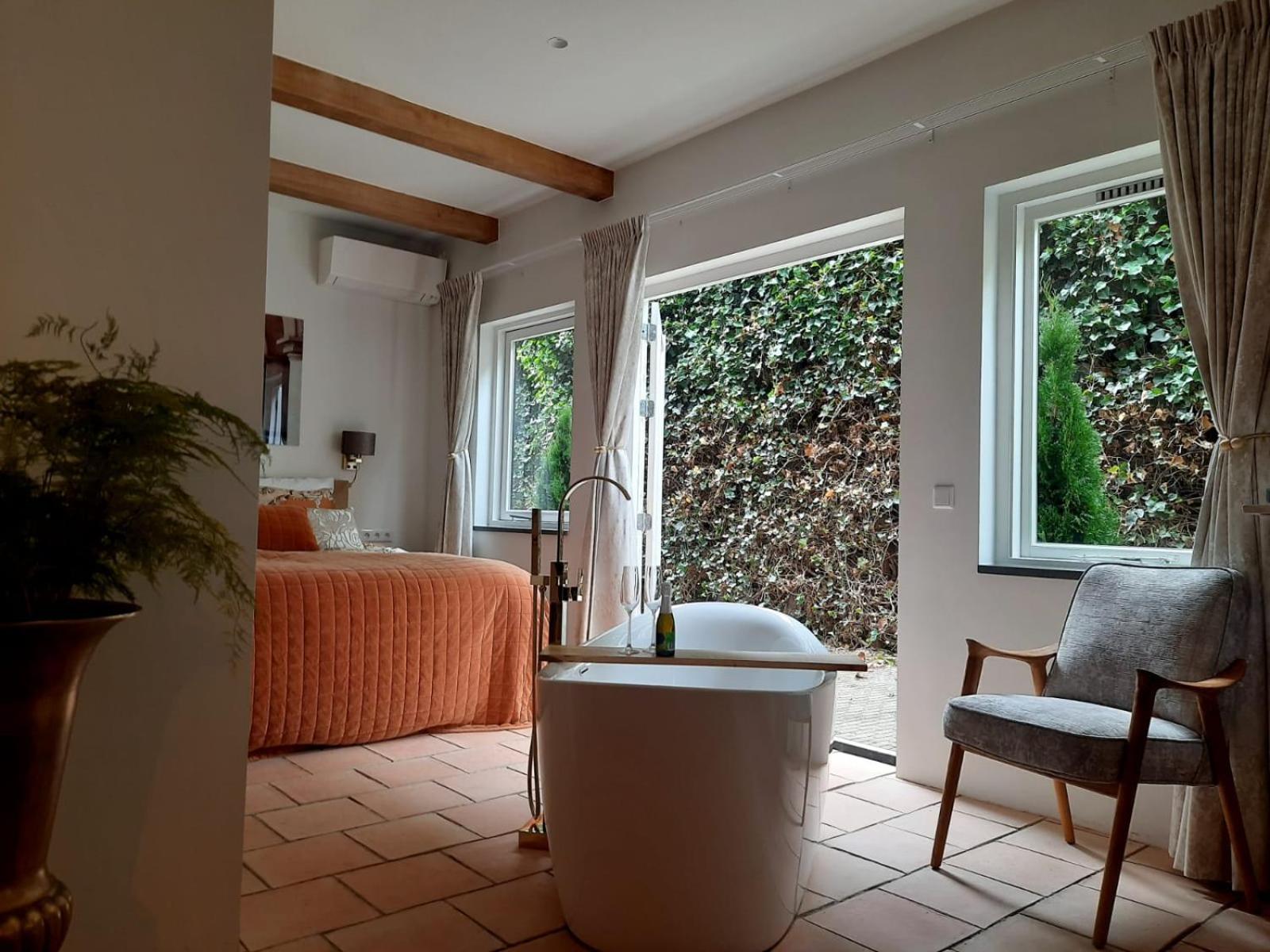 Suite with Terrace - Photo 3