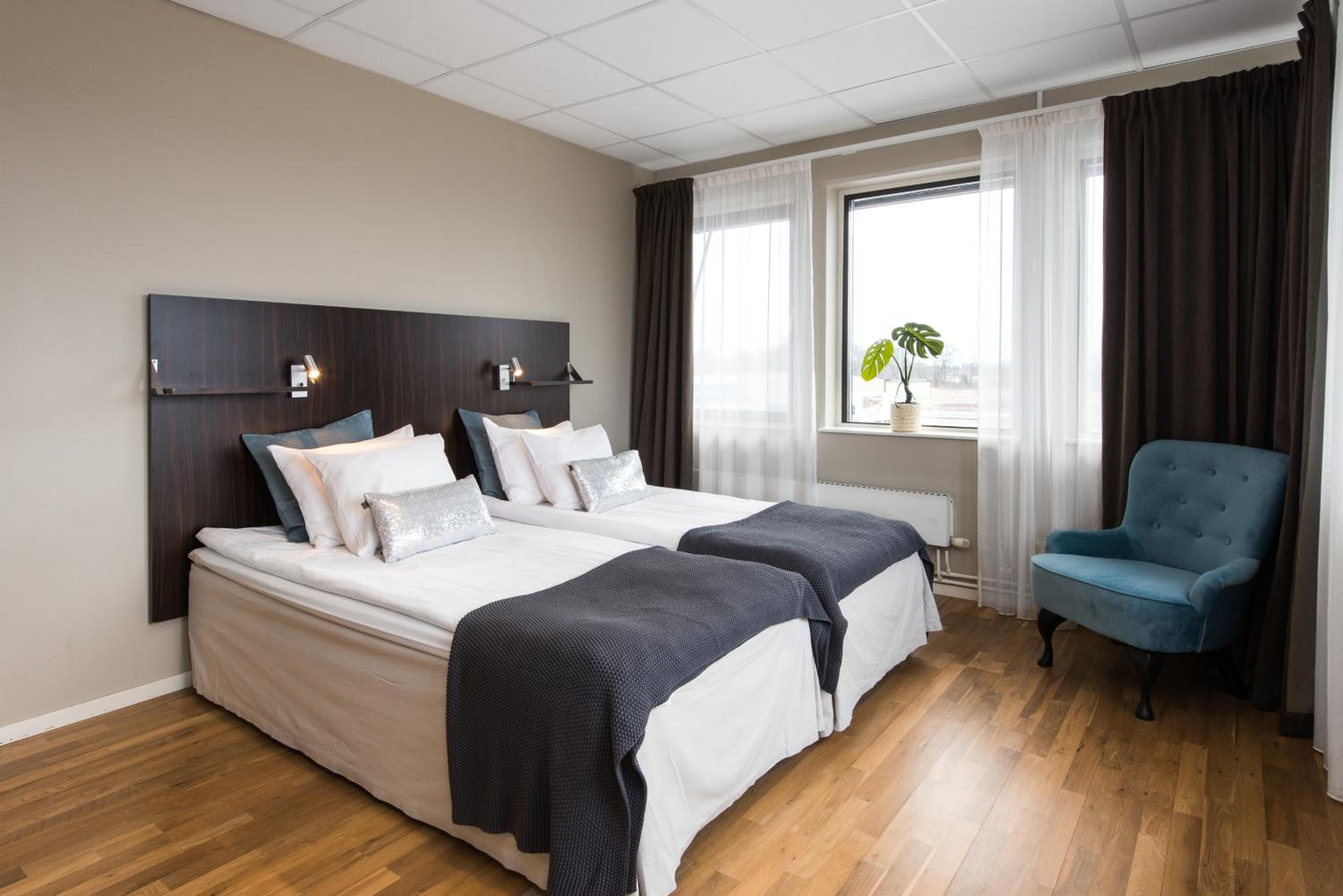 Medium Double Room - Photo 13