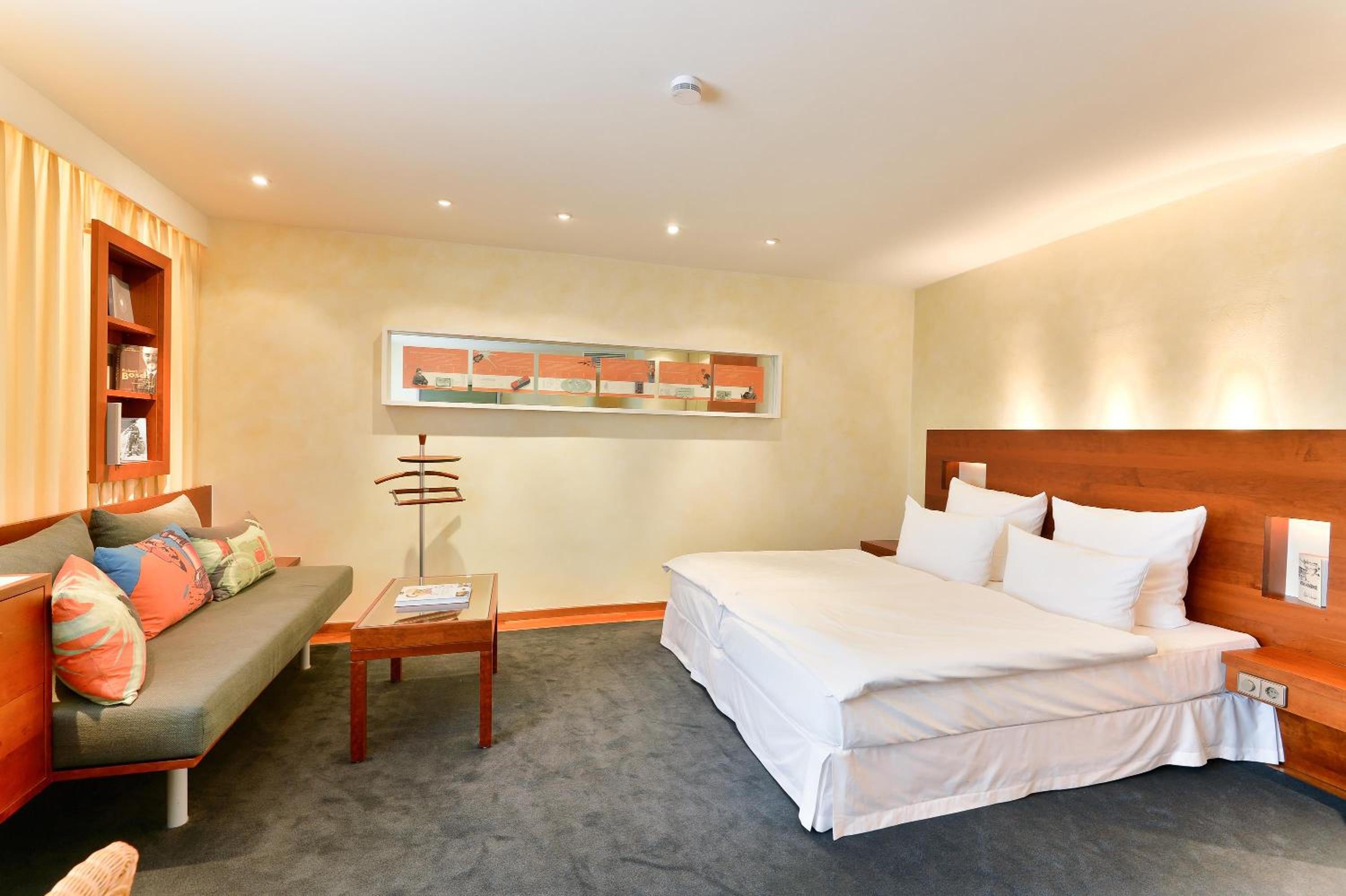 Themed Apartment - Photo 9