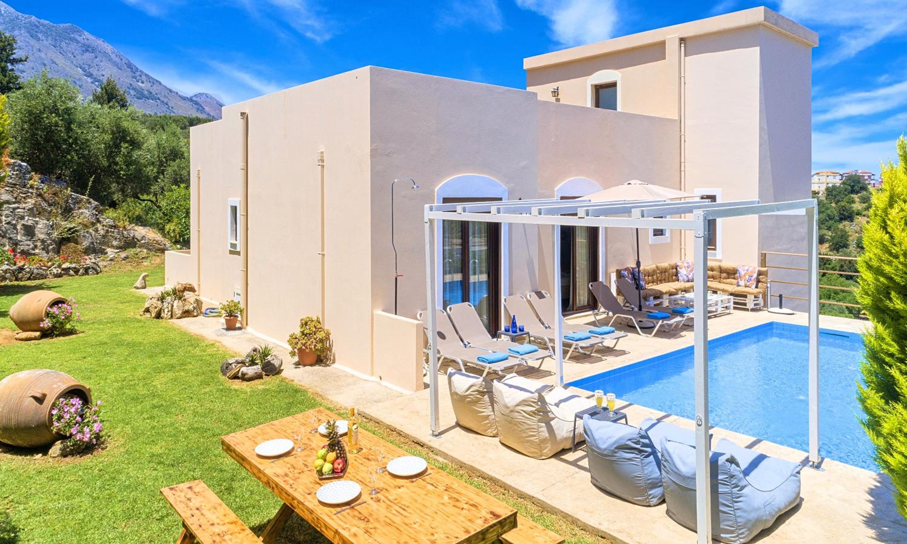 Villa with Private Pool photo 3