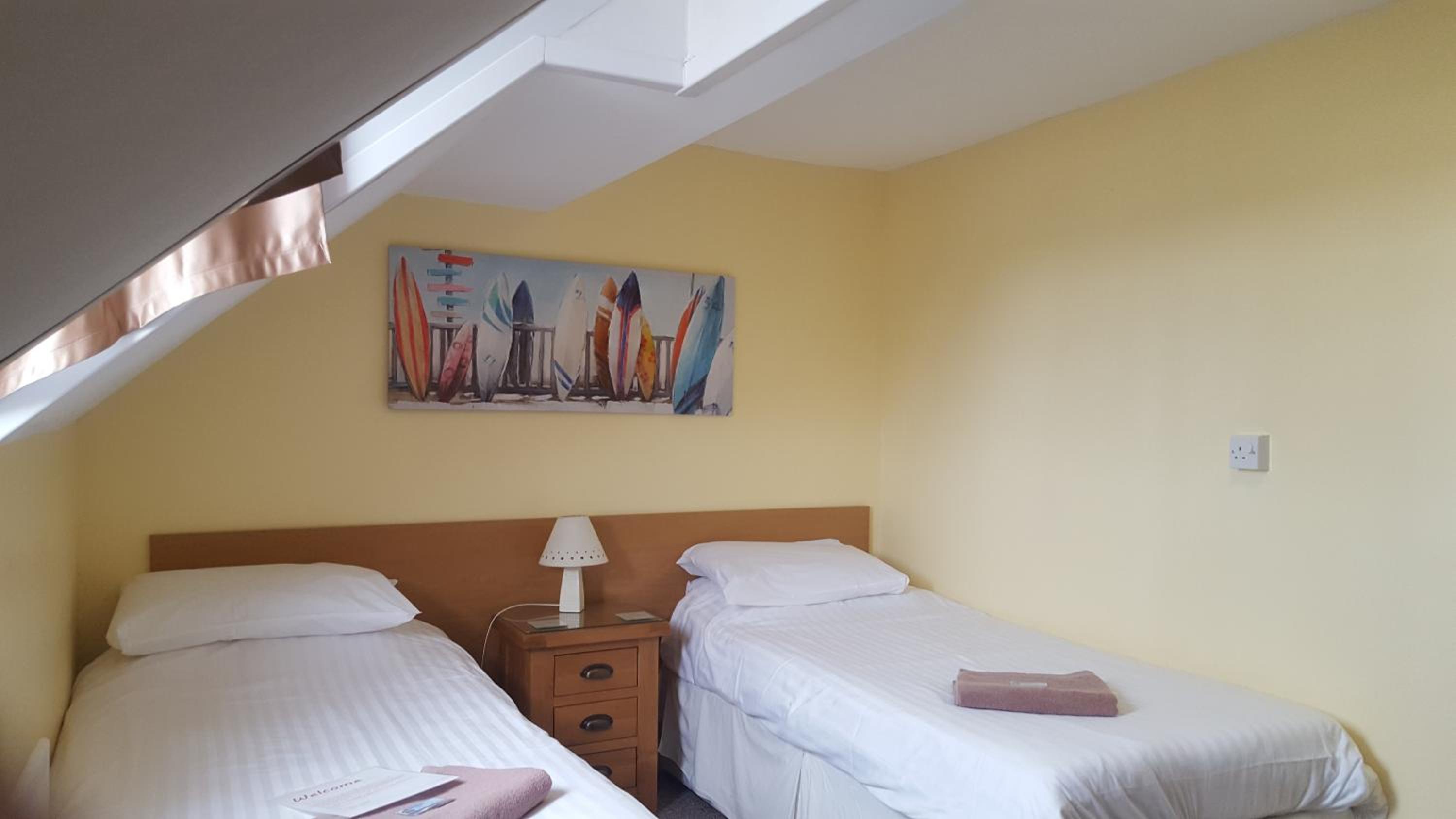 Standard Twin Room with Shared Bathroom photo 2
