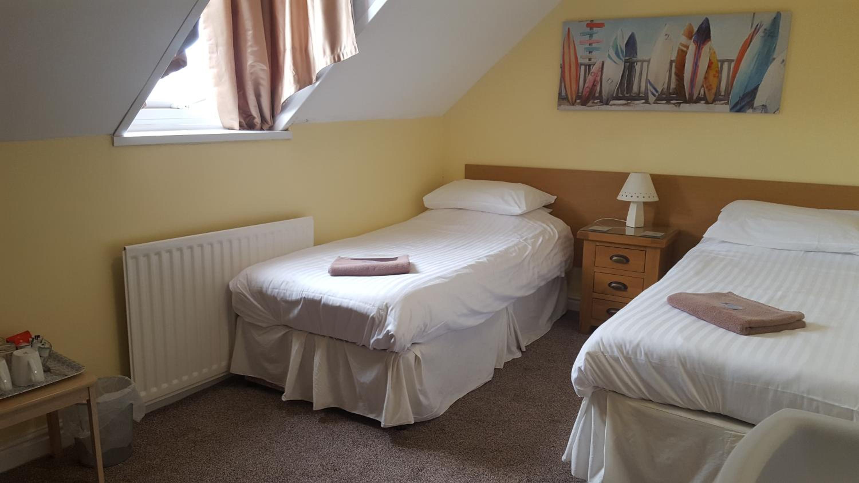 Standard Twin Room with Shared Bathroom photo 3