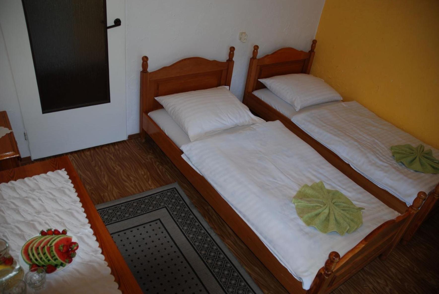 Twin Room - Photo 8