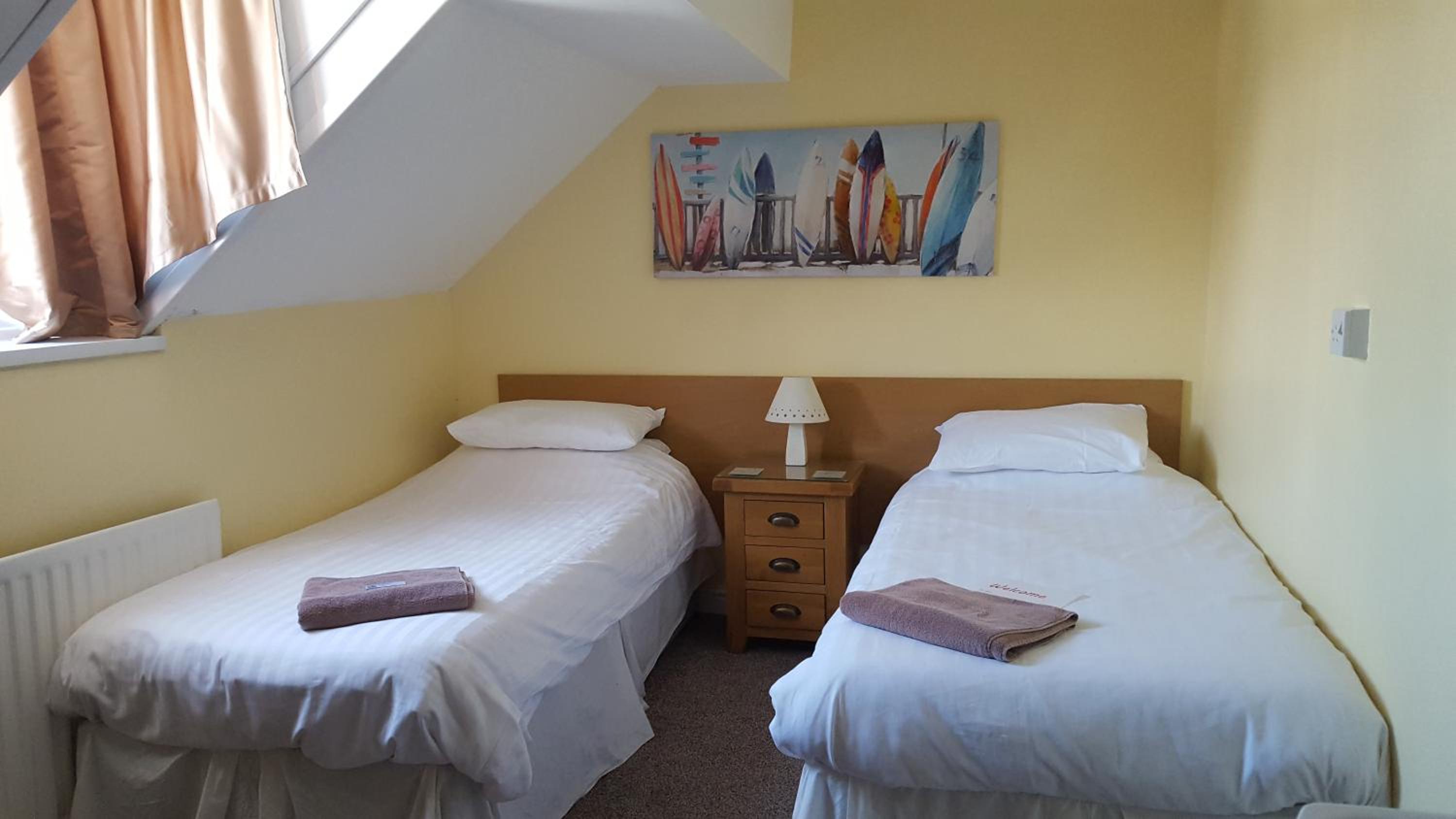 Standard Twin Room with Shared Bathroom photo 1