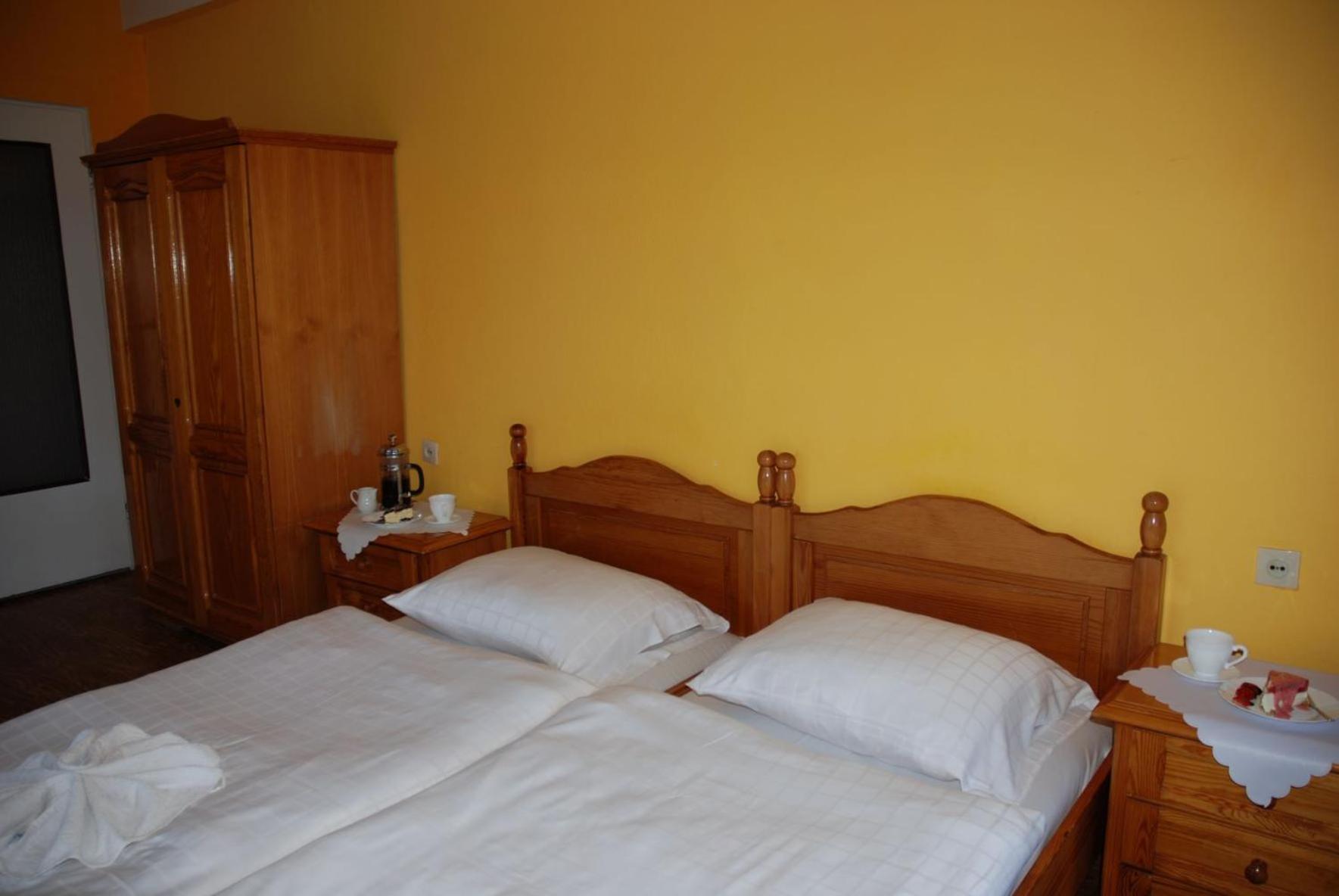 Twin Room - Photo 6