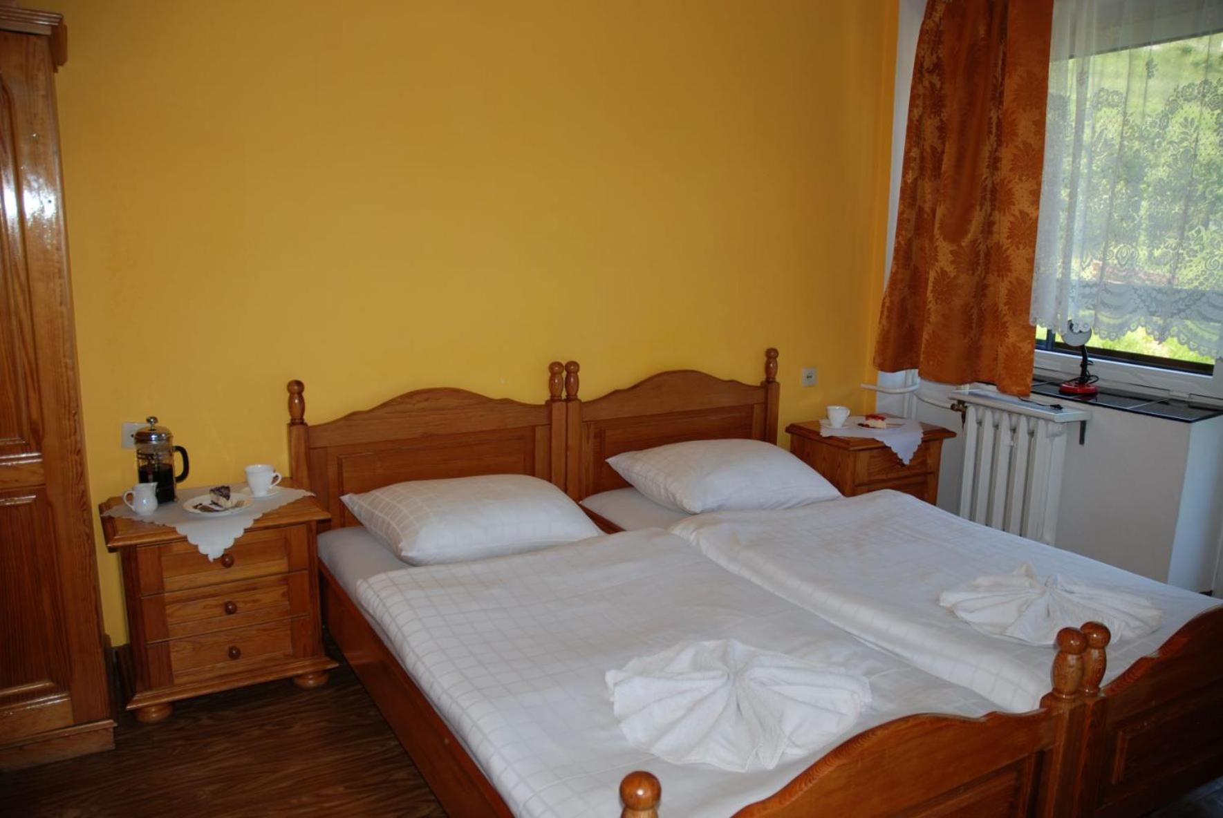 Twin Room - Photo 1
