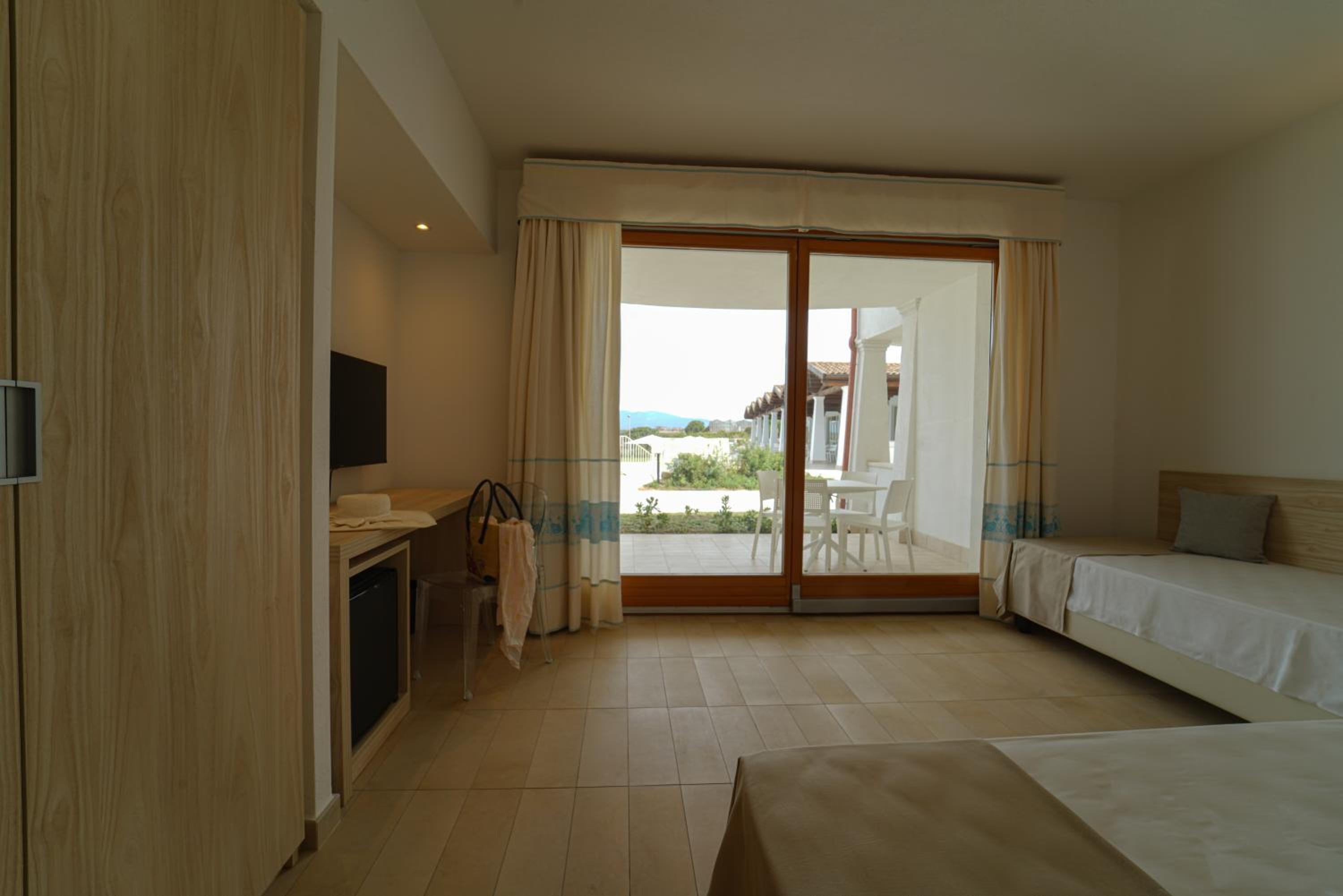 Family Room with Sea View - Photo 3