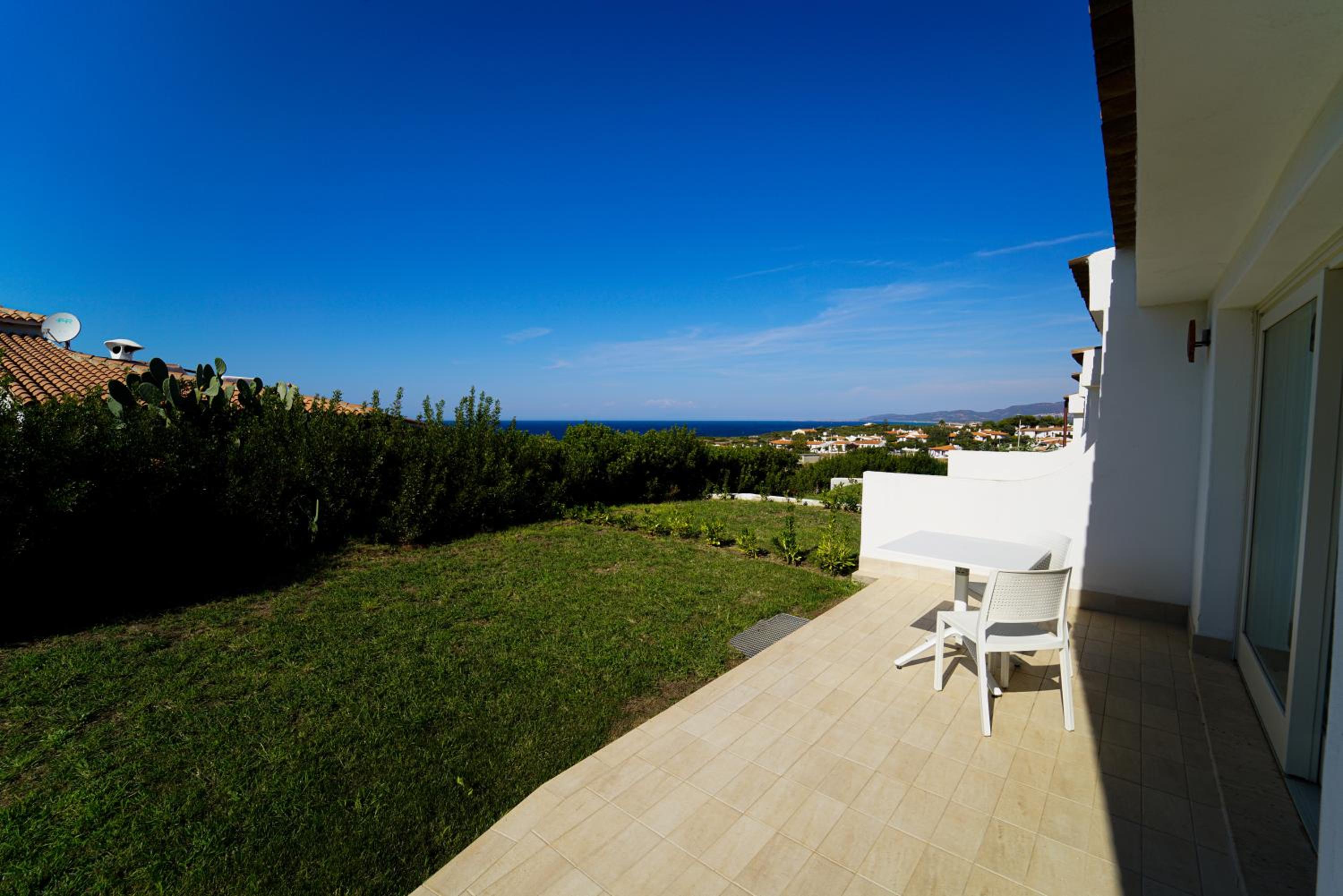 Superior Triple Room with Sea View - Photo 2