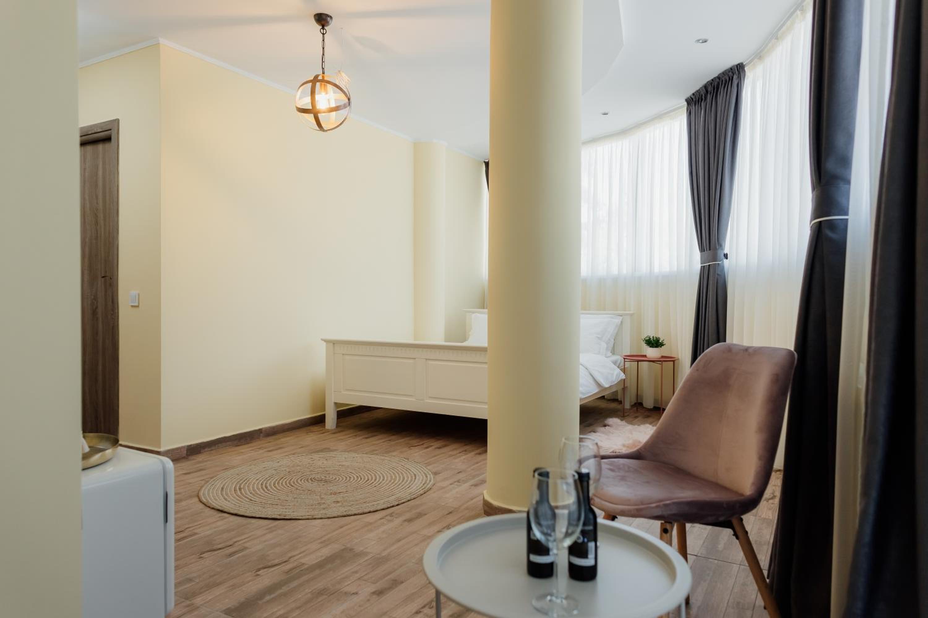 Double Room - Photo 3