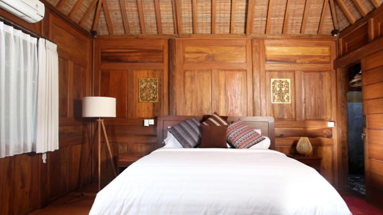 Villa - Photo 1