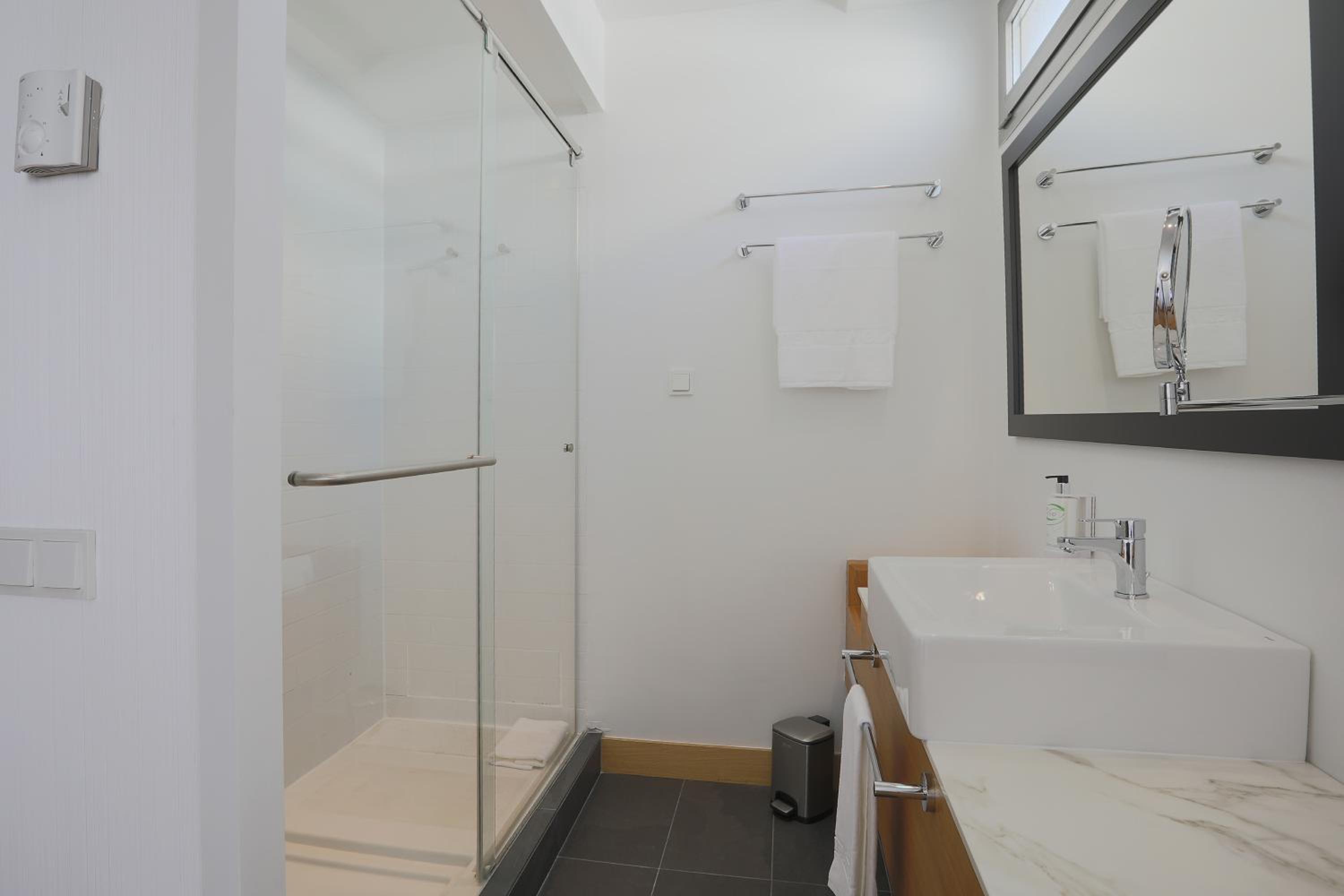 Double or Twin Room - Photo 6
